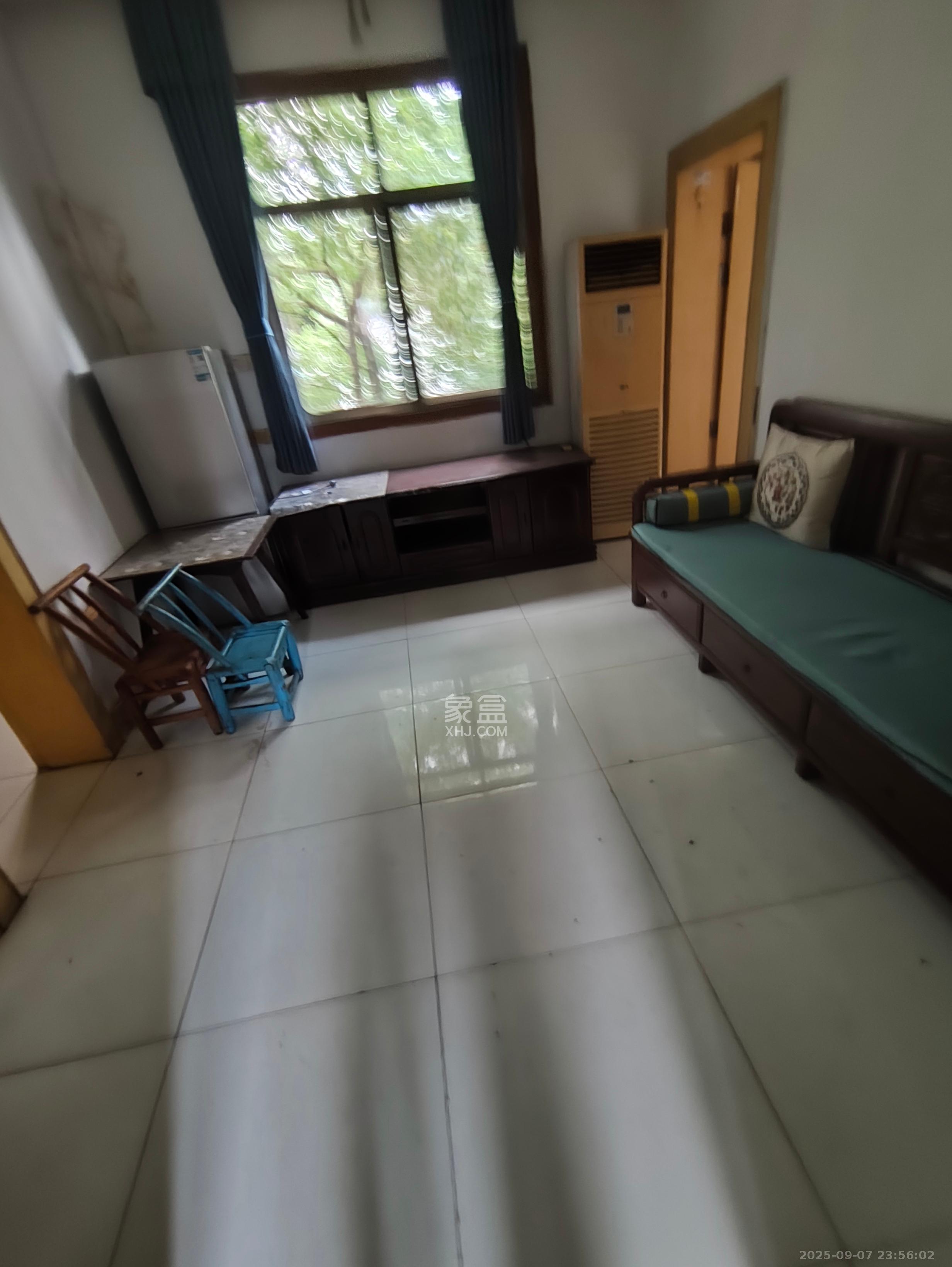 摩天一号 1室1厅1卫 1800.0元/月 摩天一号 1室1厅1卫 1800.0元/月室内图