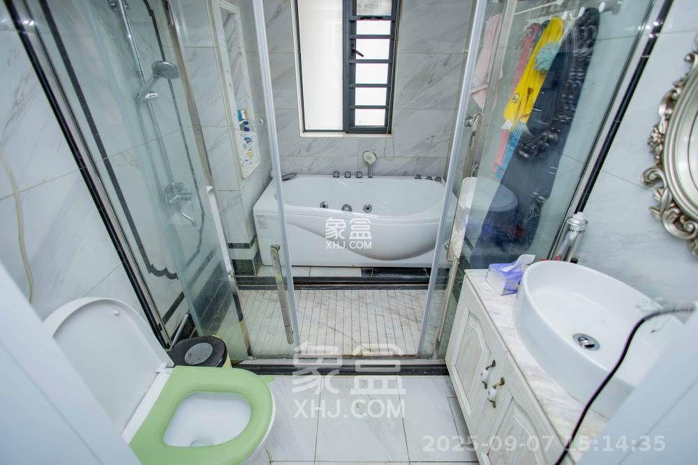 天麓尚层 4室2厅2卫 3200.0元/月 天麓尚层 4室2厅2卫 3200.0元/月室内图