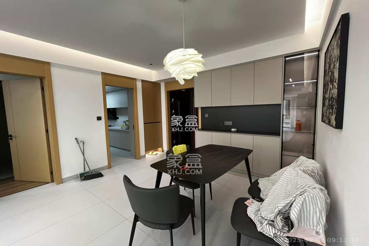 长房时代公馆  3室2厅2卫    2500.0元/月 长房时代公馆  3室2厅2卫    2500.0元/月室内图