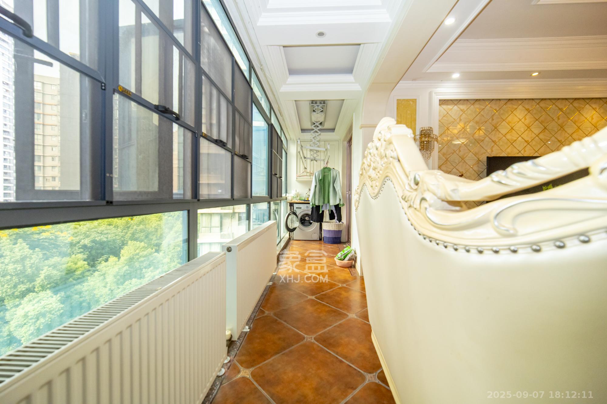 恒基凯旋门一二期  5室2厅2卫    158.0万 恒基凯旋门一二期  5室2厅2卫    158.0万阳台