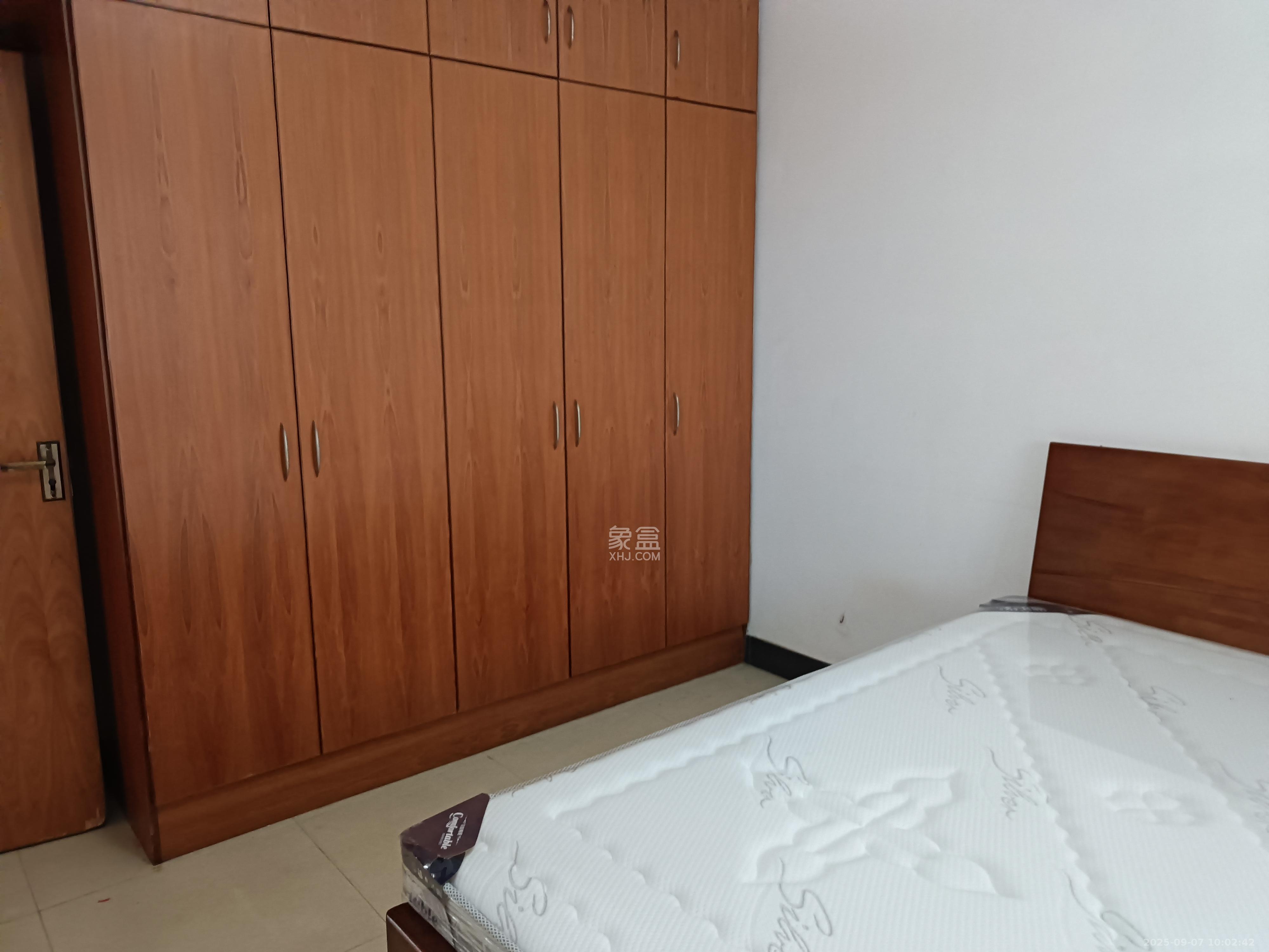 红星农博住宅小区（佳英农博小区）  3室1厅2卫   2200.00元/月室内图