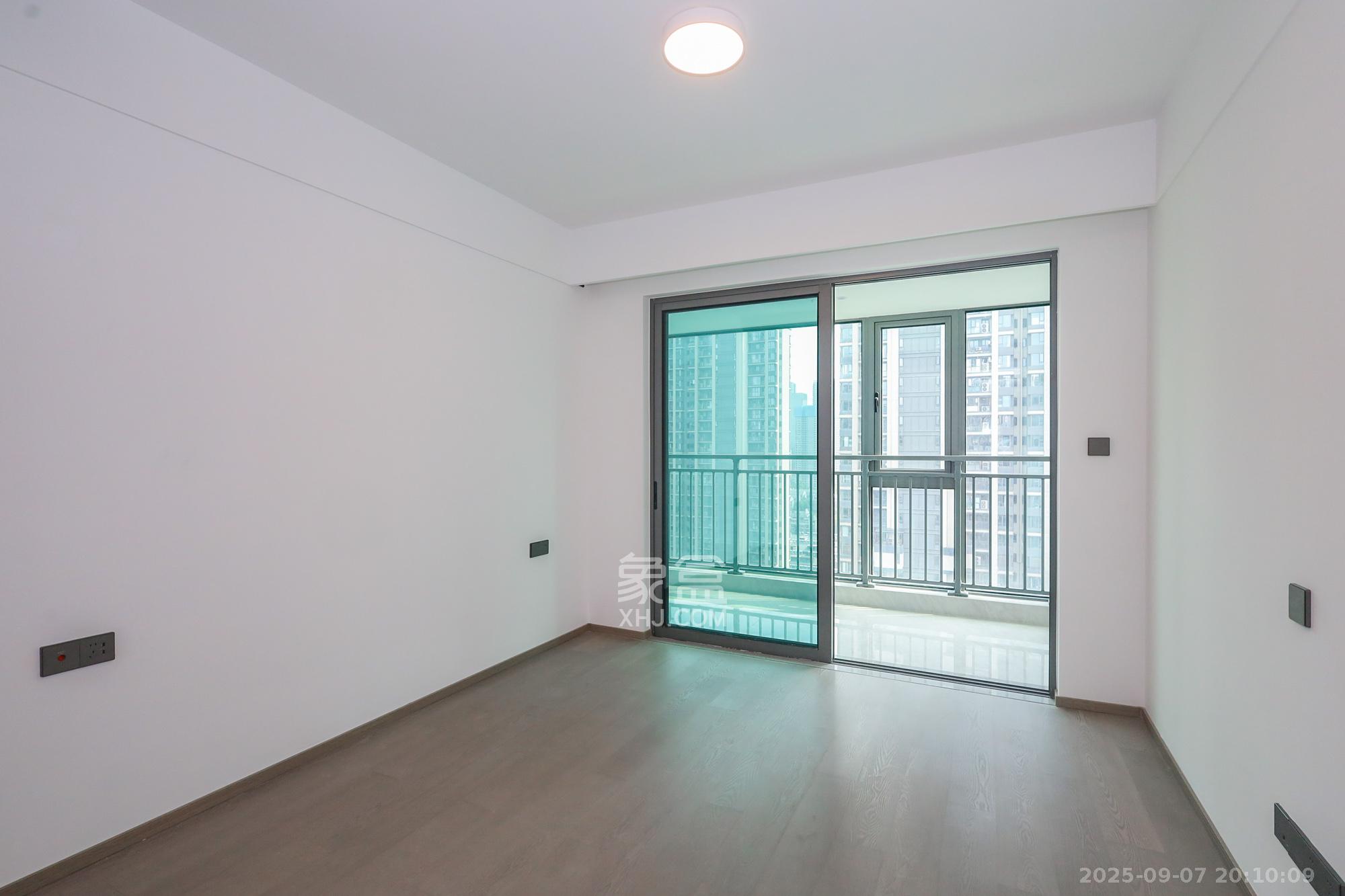 招商蛇口滨江境 4室2厅2卫 398.0万 招商蛇口滨江境 4室2厅2卫 398.0万卧室