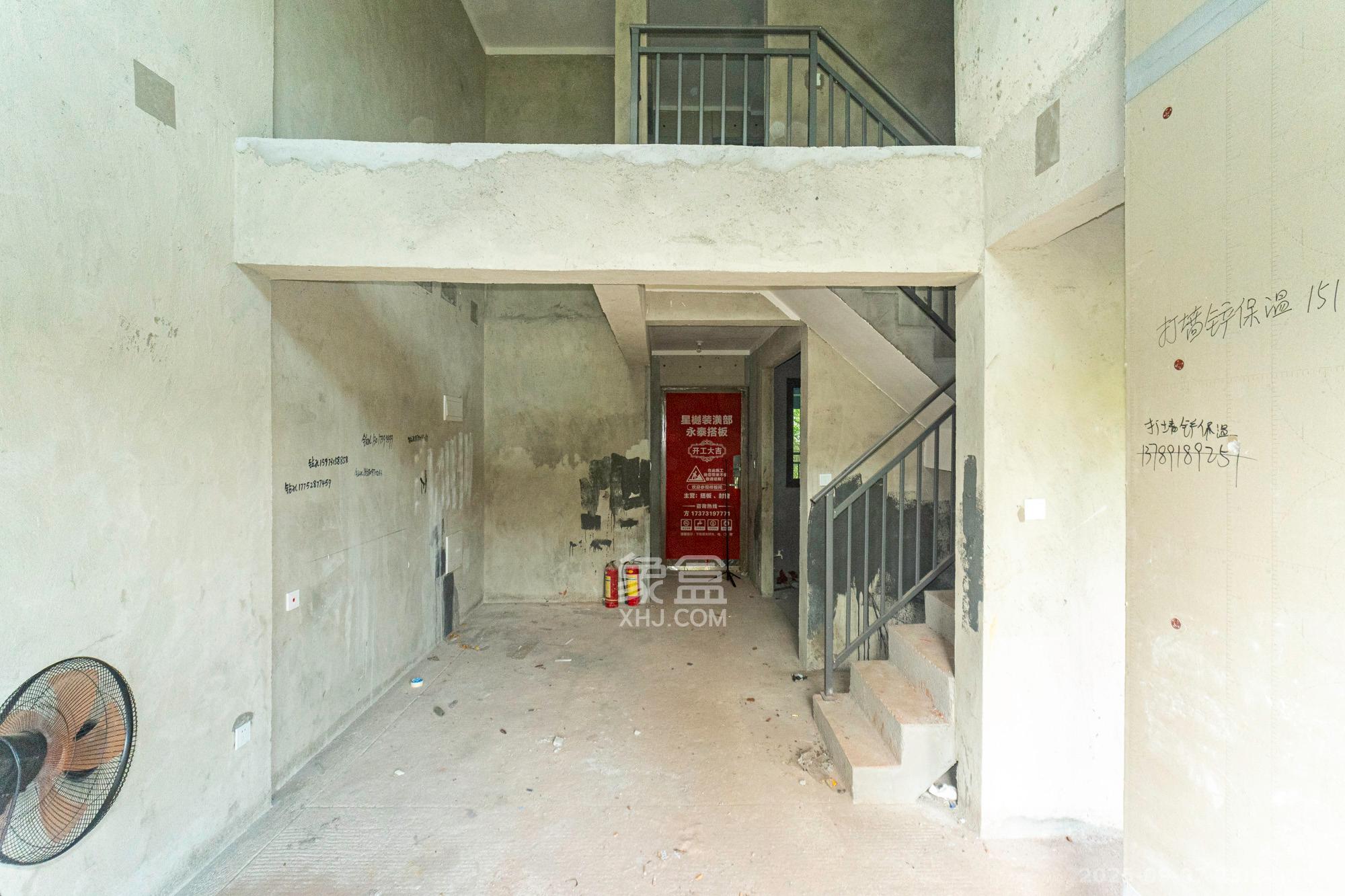 金辉优步星樾 3室2厅1卫 79.8万 金辉优步星樾 3室2厅1卫 79.8万客厅