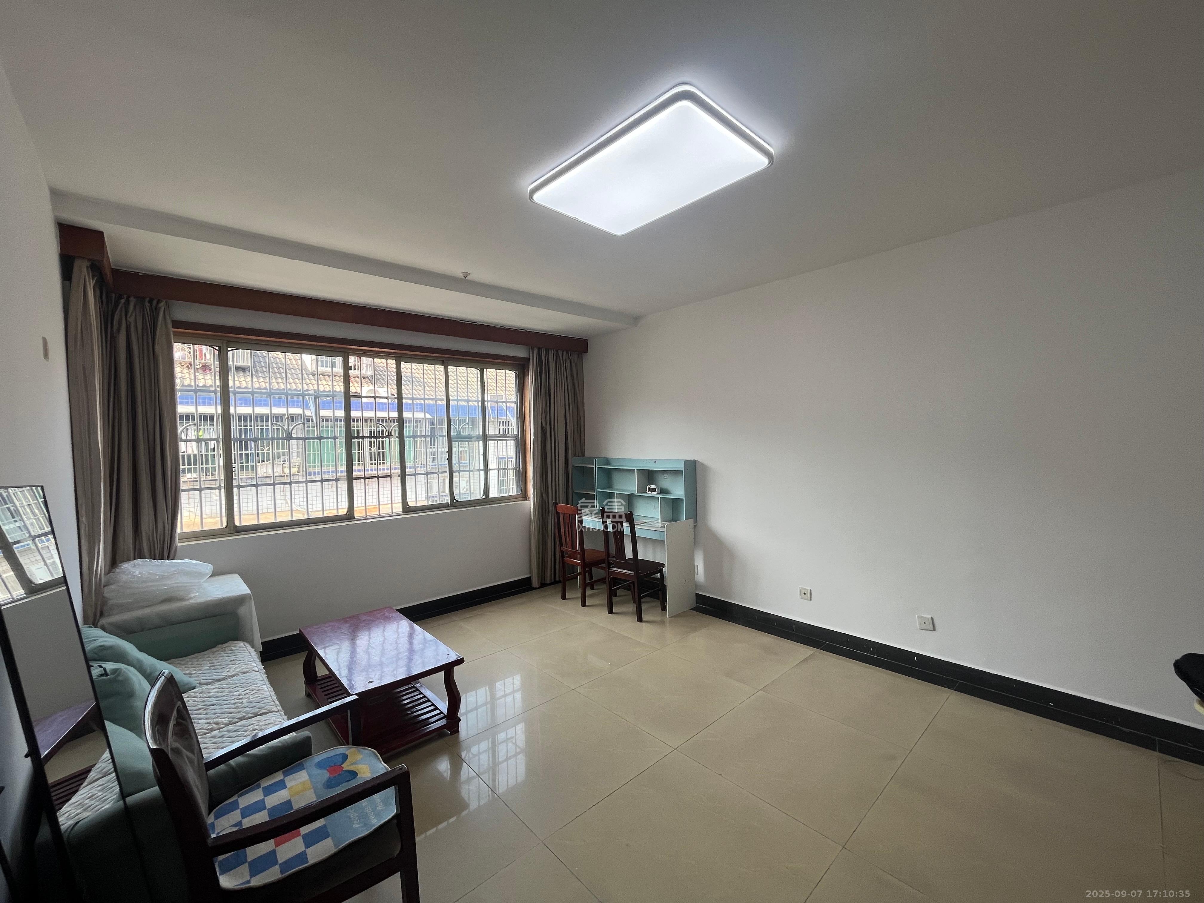 金峰小区北院(七里营社区)  2室2厅1卫    1600.0元/月 金峰小区北院(七里营社区)  2室2厅1卫    1600.0元/月室内图