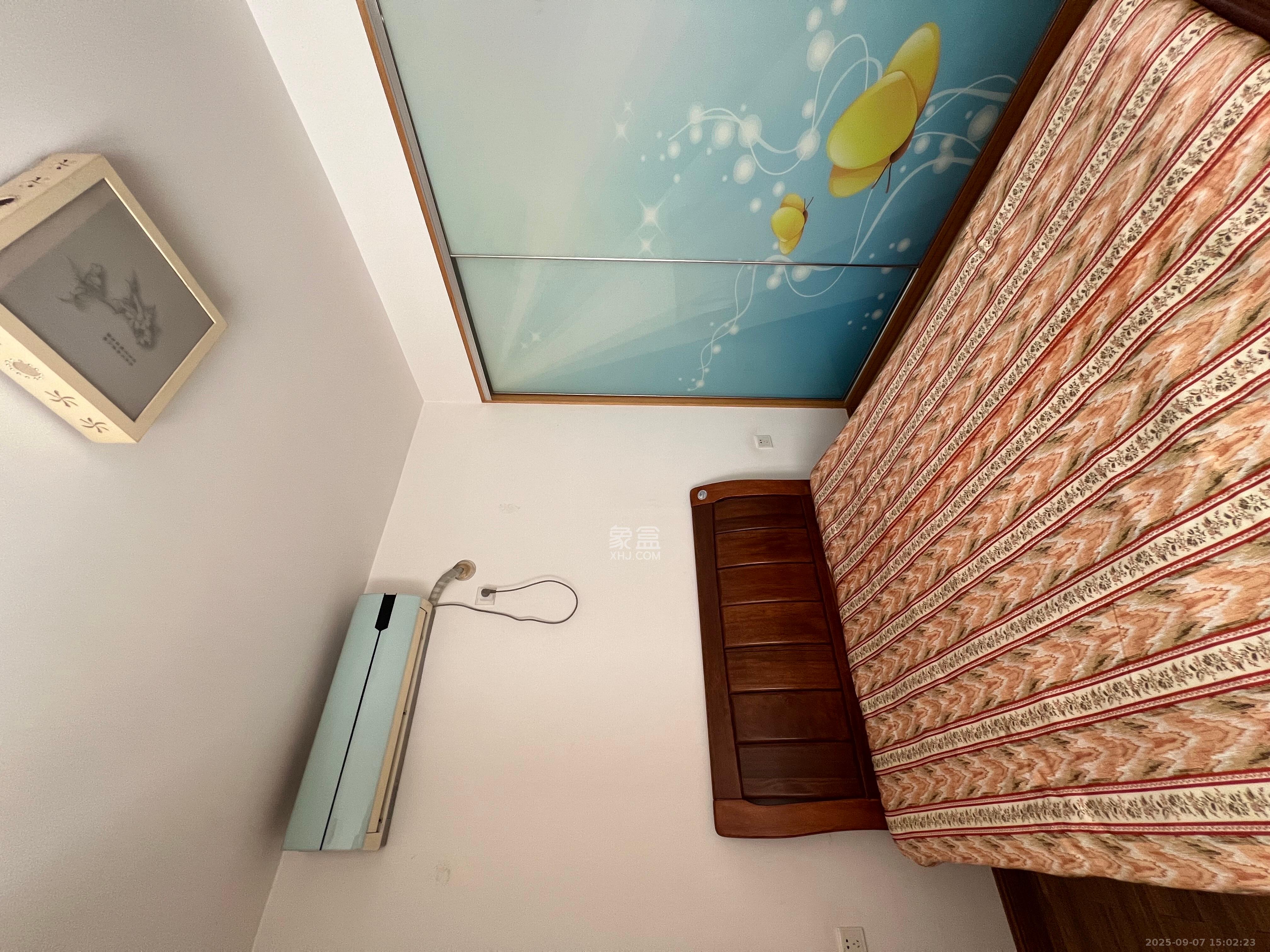 山水华景 3室2厅1卫 2100.0元/月 山水华景 3室2厅1卫 2100.0元/月室内图