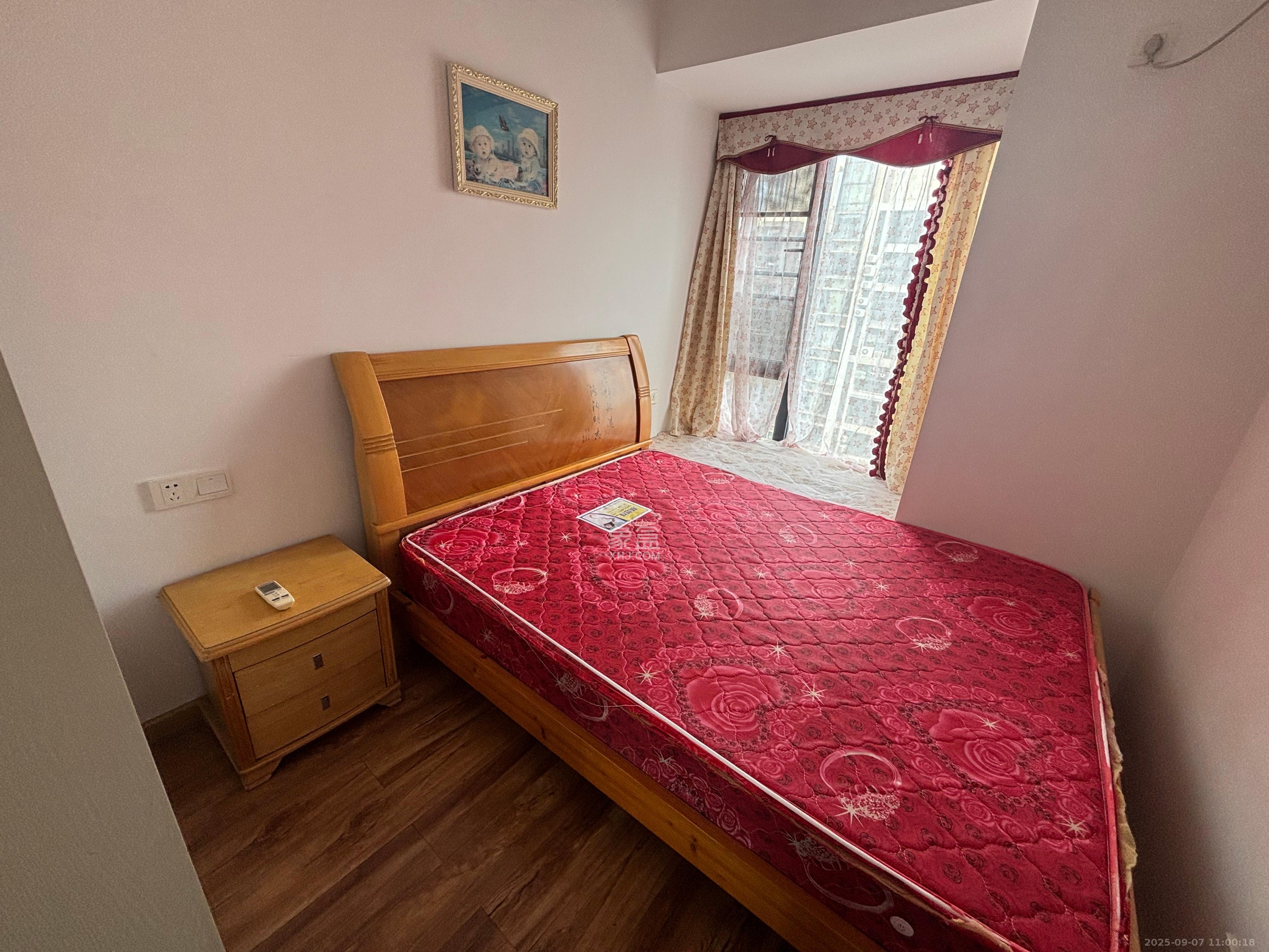 蓝山郡  1室2厅1卫    2200.0元/月室内图