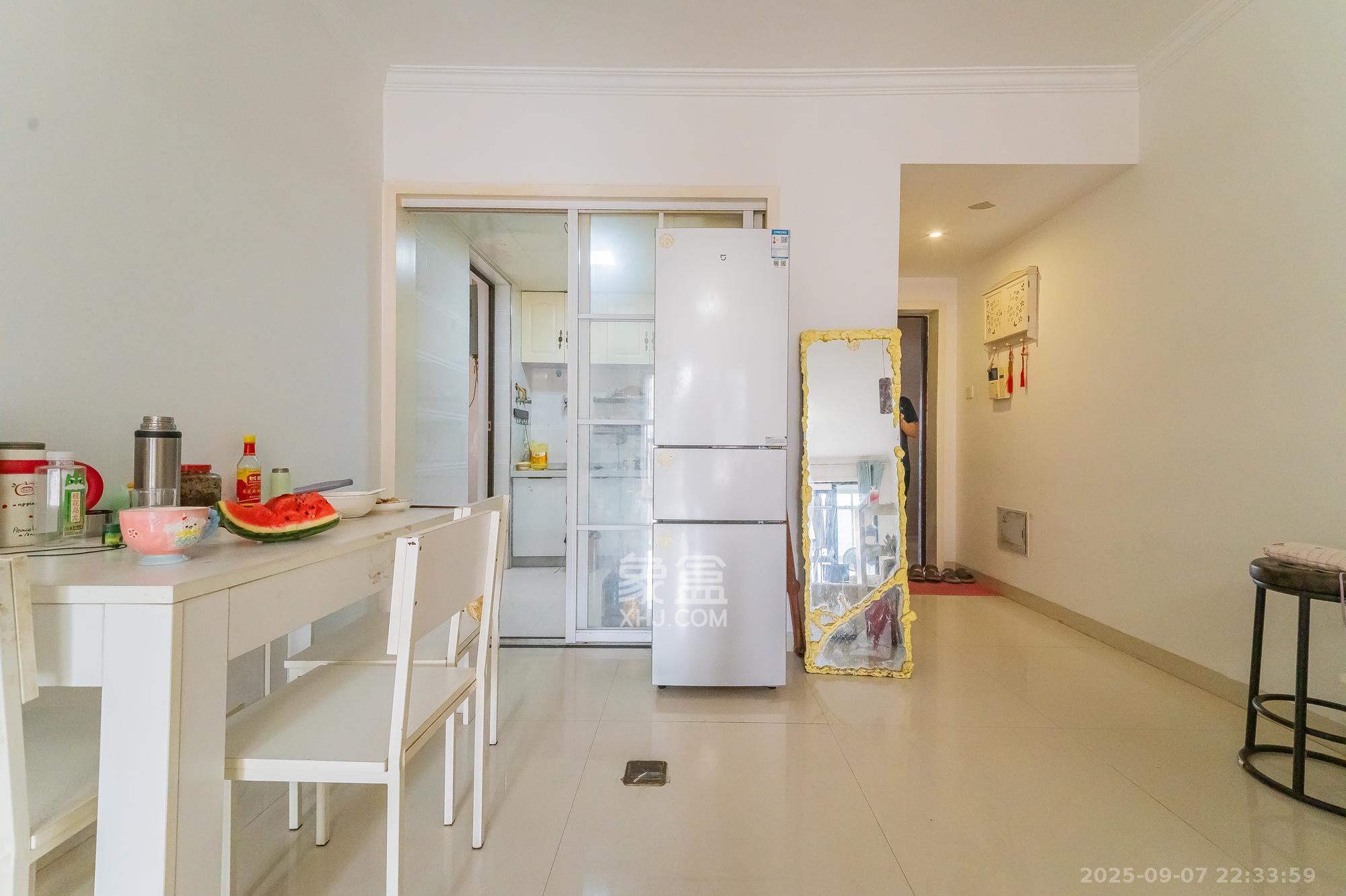 华润凤凰城三期 2室2厅1卫 58.0万 华润凤凰城三期 2室2厅1卫 58.0万客厅