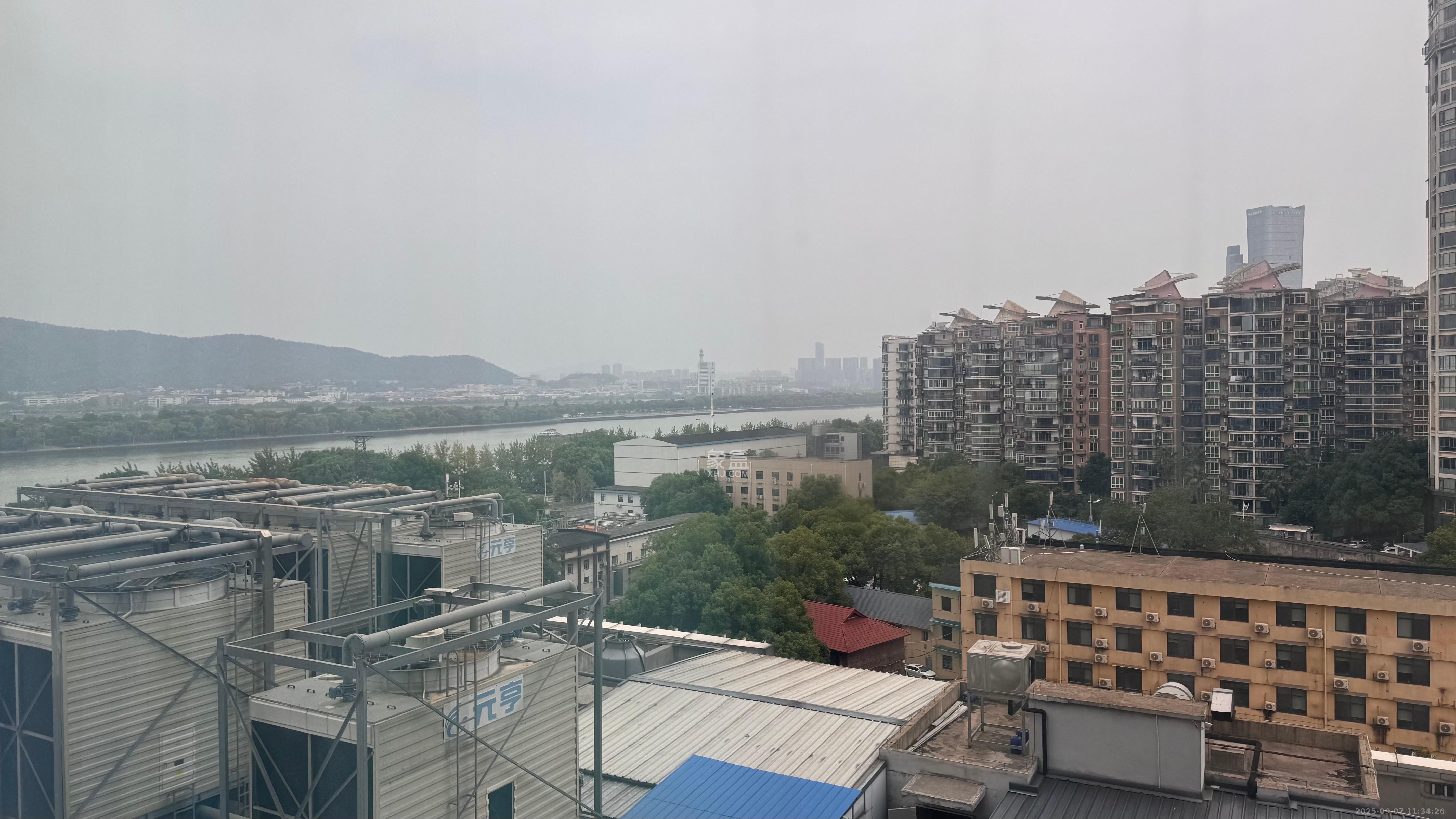 汇景发展环球中心 1室0厅0卫 2800.0元/月 汇景发展环球中心 1室0厅0卫 2800.0元/月室内图