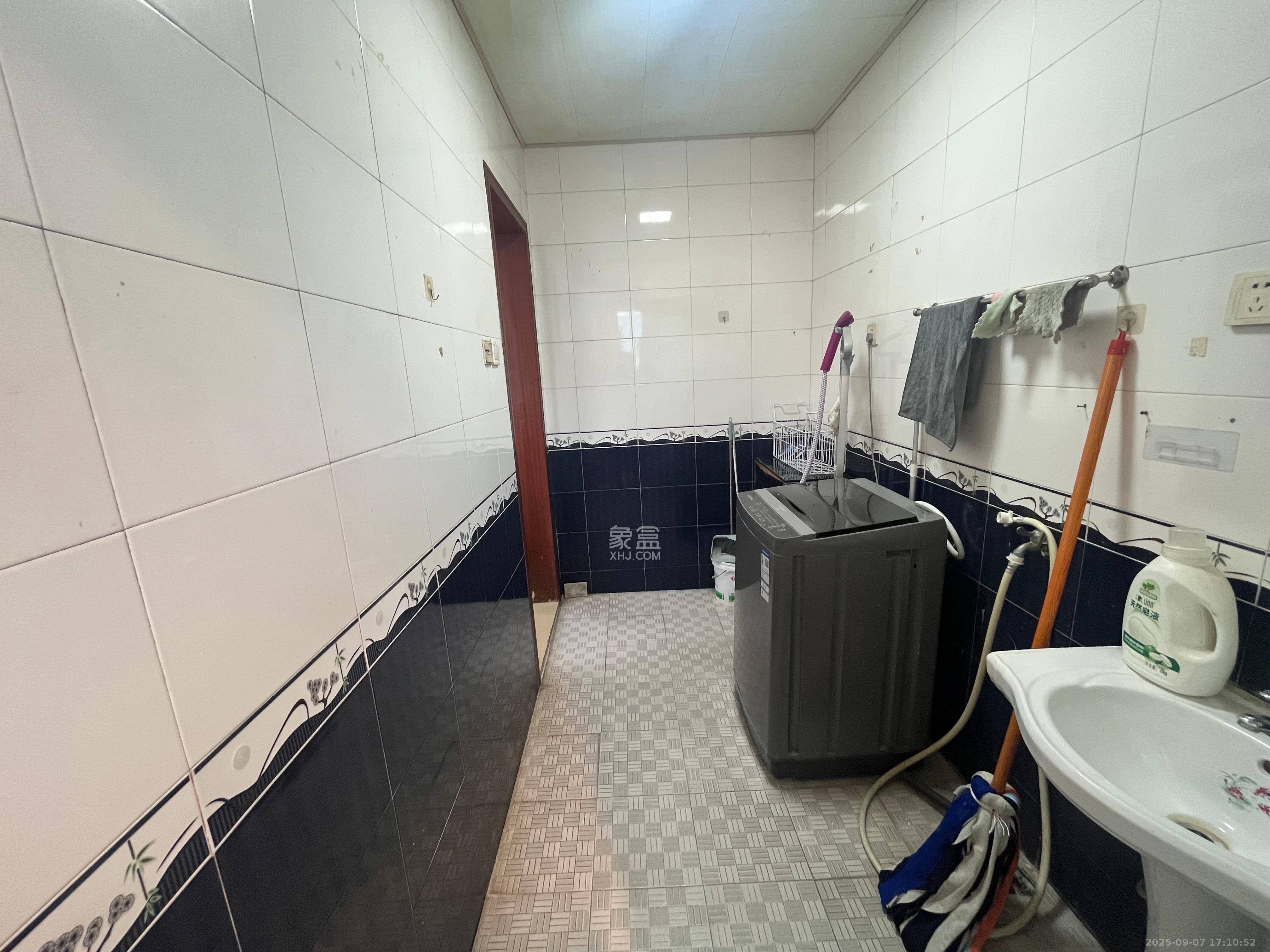 金峰小区北院(七里营社区)  2室2厅1卫    1600.0元/月 金峰小区北院(七里营社区)  2室2厅1卫    1600.0元/月室内图