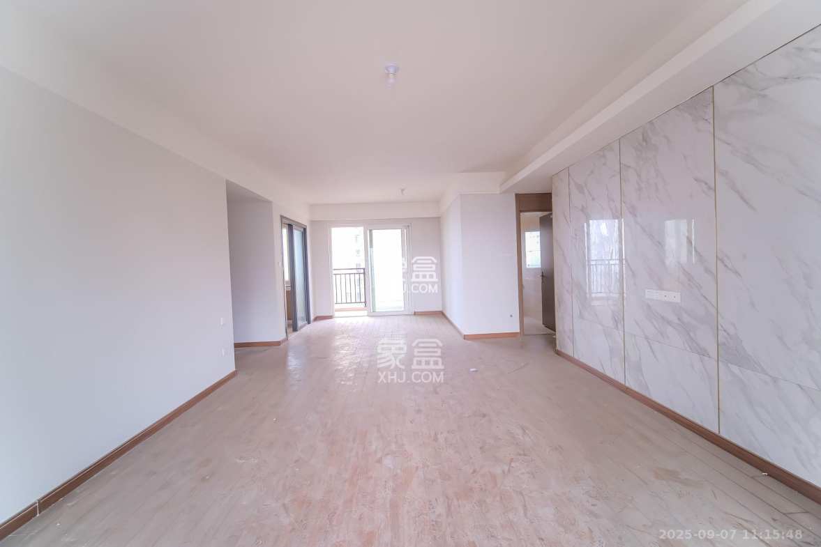 保利香槟国际  5室2厅2卫    2400.0元/月 保利香槟国际  5室2厅2卫    2400.0元/月室内图