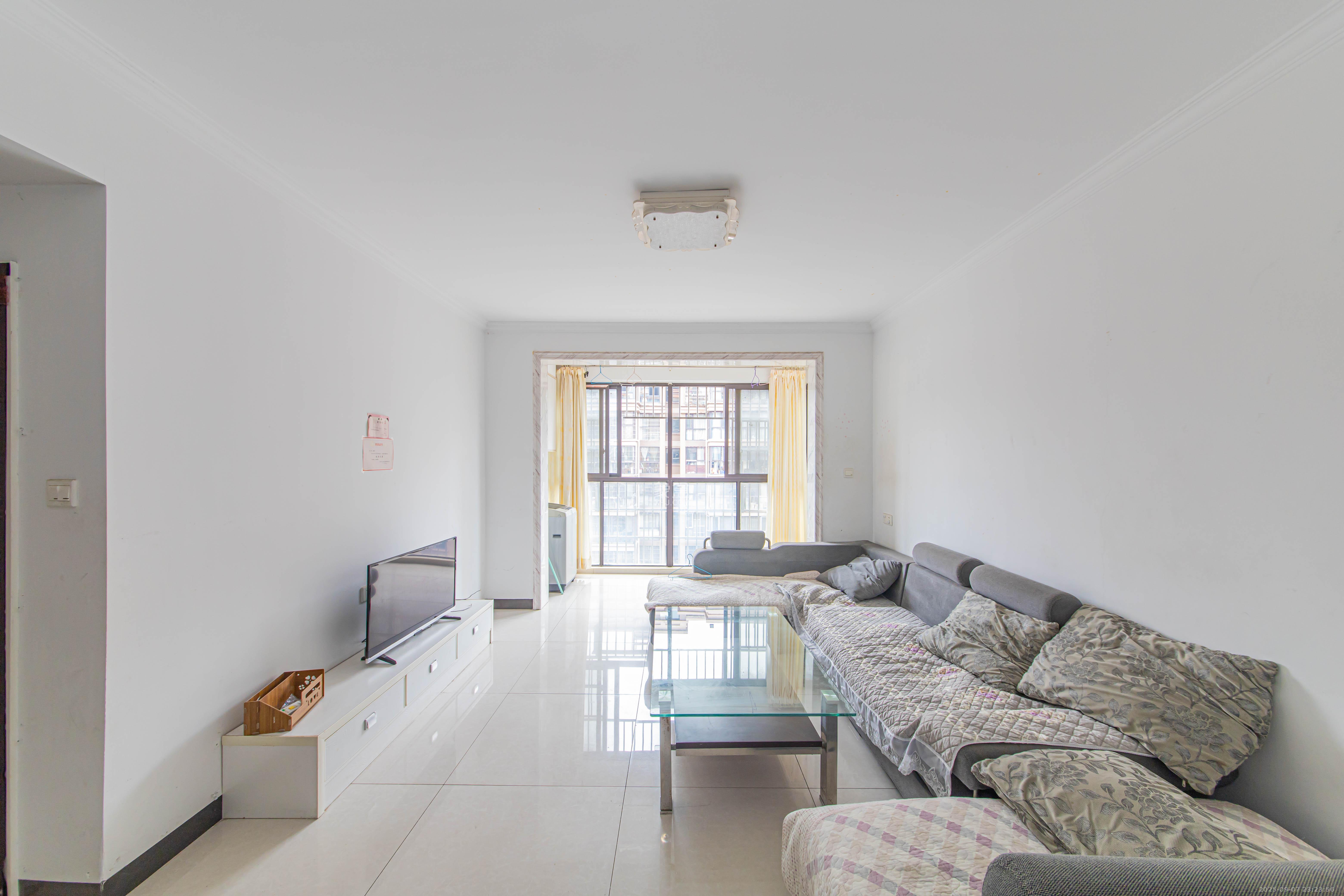 长城水郡  2室2厅1卫    60.0万 长城水郡  2室2厅1卫    60.0万客厅