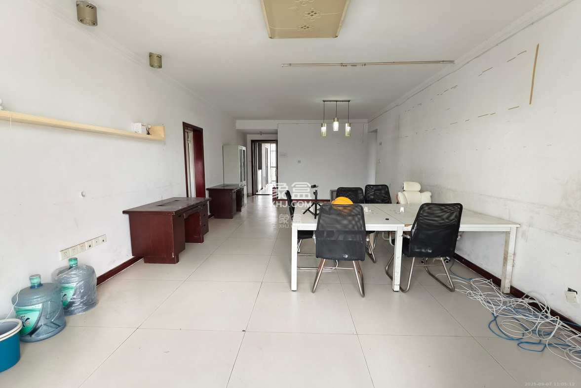 阳光100二期  3室2厅2卫    2500.0元/月 阳光100二期  3室2厅2卫    2500.0元/月室内图