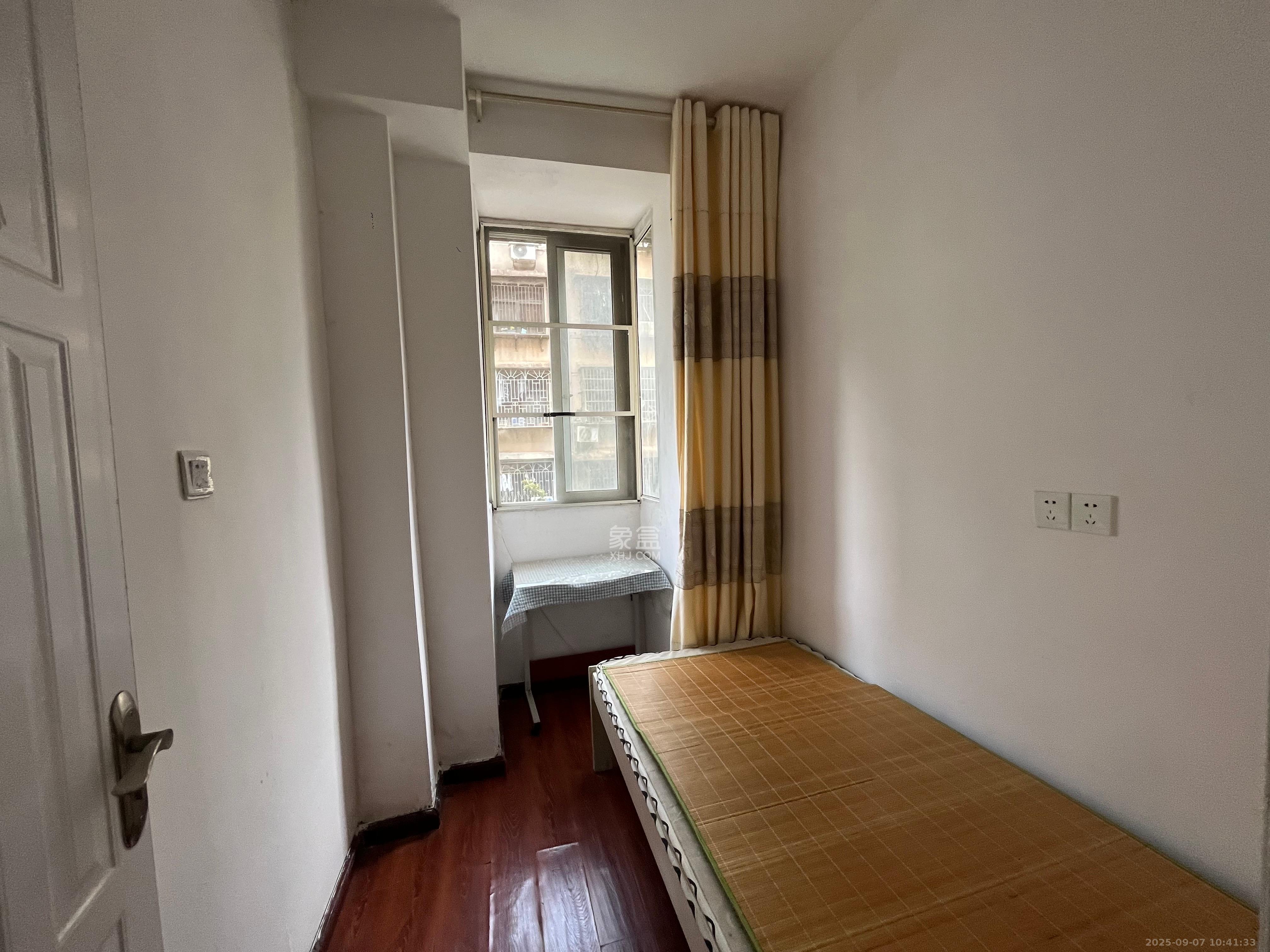 香樟路电信宿舍  3室1厅1卫    1400.0元/月室内图