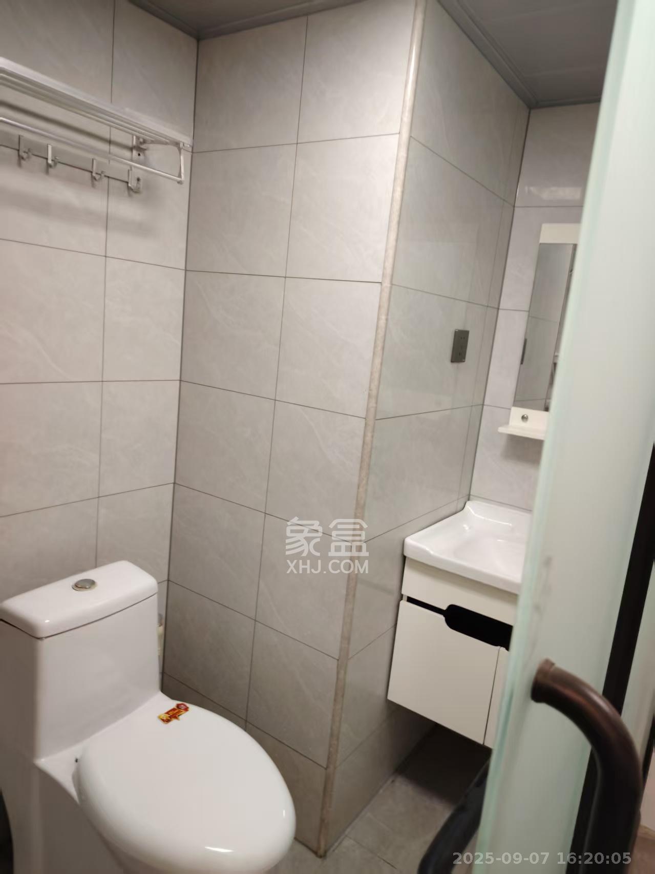 鸿润嘉园 1室1厅1卫 1100.0元/月 鸿润嘉园 1室1厅1卫 1100.0元/月室内图