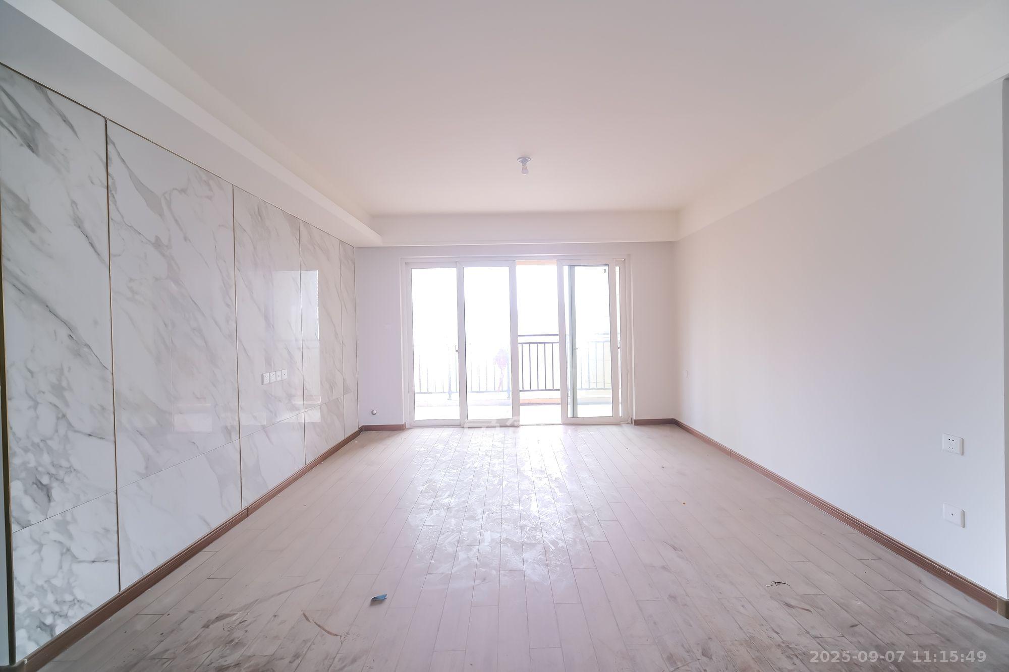 保利香槟国际  5室2厅2卫    2400.0元/月 保利香槟国际  5室2厅2卫    2400.0元/月室内图