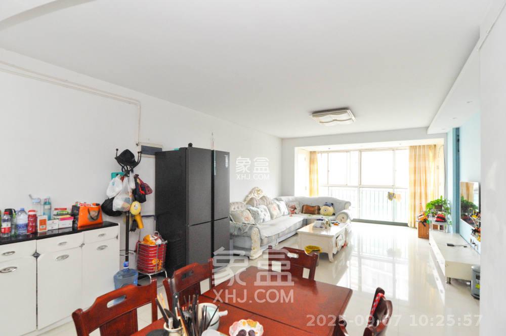 麓谷加州阳光  3室2厅2卫    2600.0元/月室内图