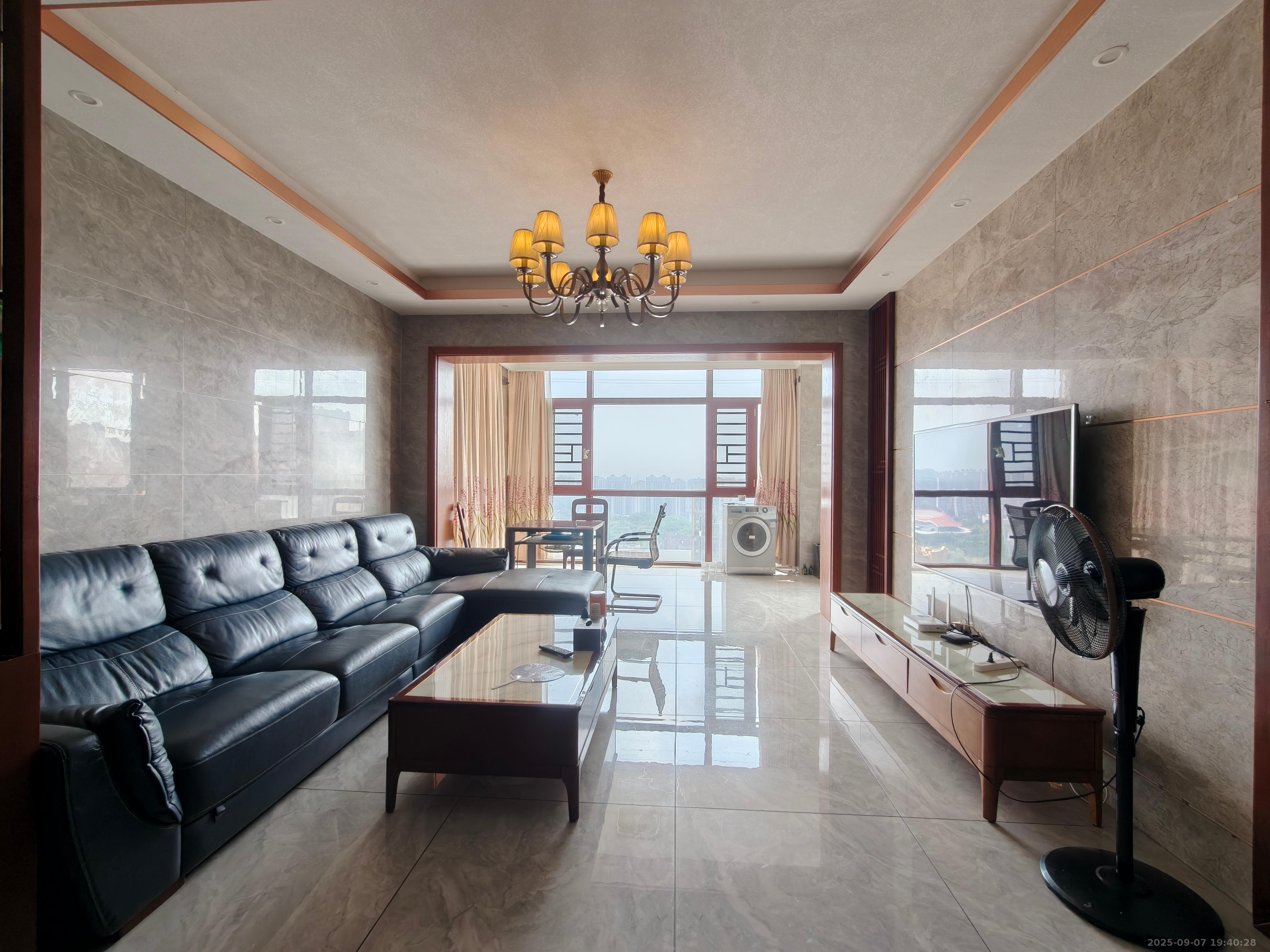 奥园养生城 4室2厅2卫 3000.0元/月 奥园养生城 4室2厅2卫 3000.0元/月室内图