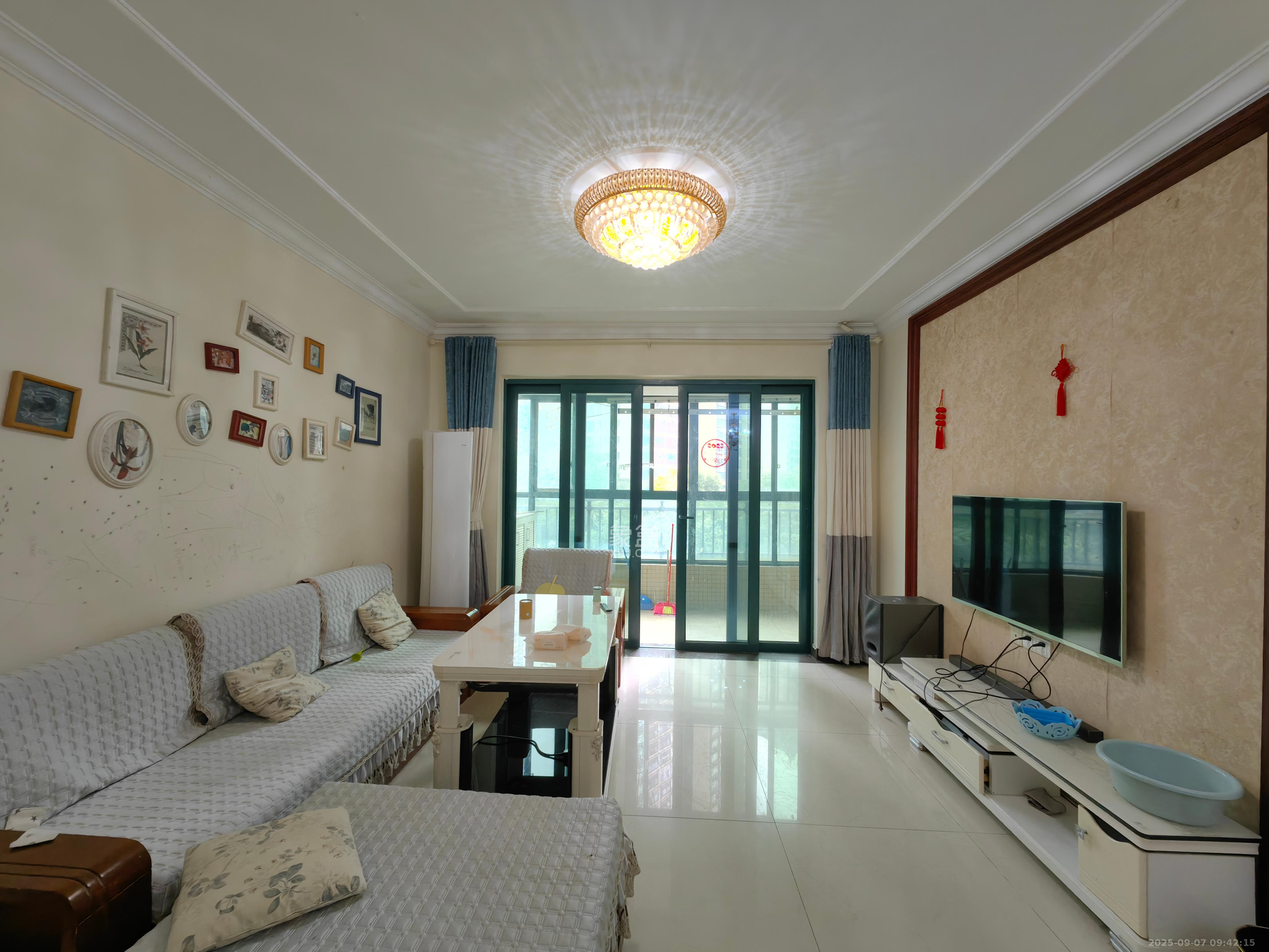 恒大翡翠华庭 3室2厅2卫 2200.0元/月 恒大翡翠华庭 3室2厅2卫 2200.0元/月室内图