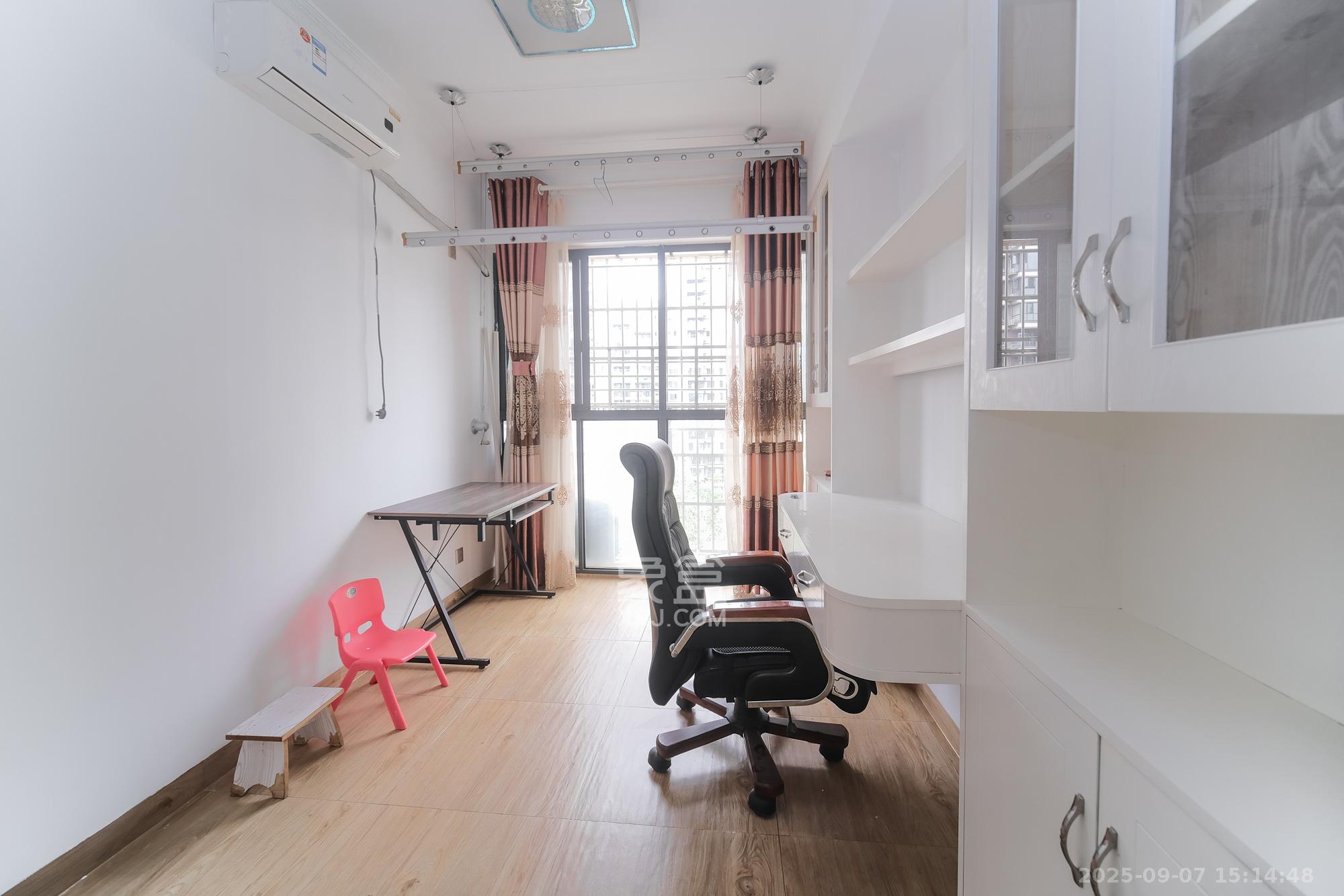 山水湾 4室2厅2卫 86.0万 山水湾 4室2厅2卫 86.0万卧室