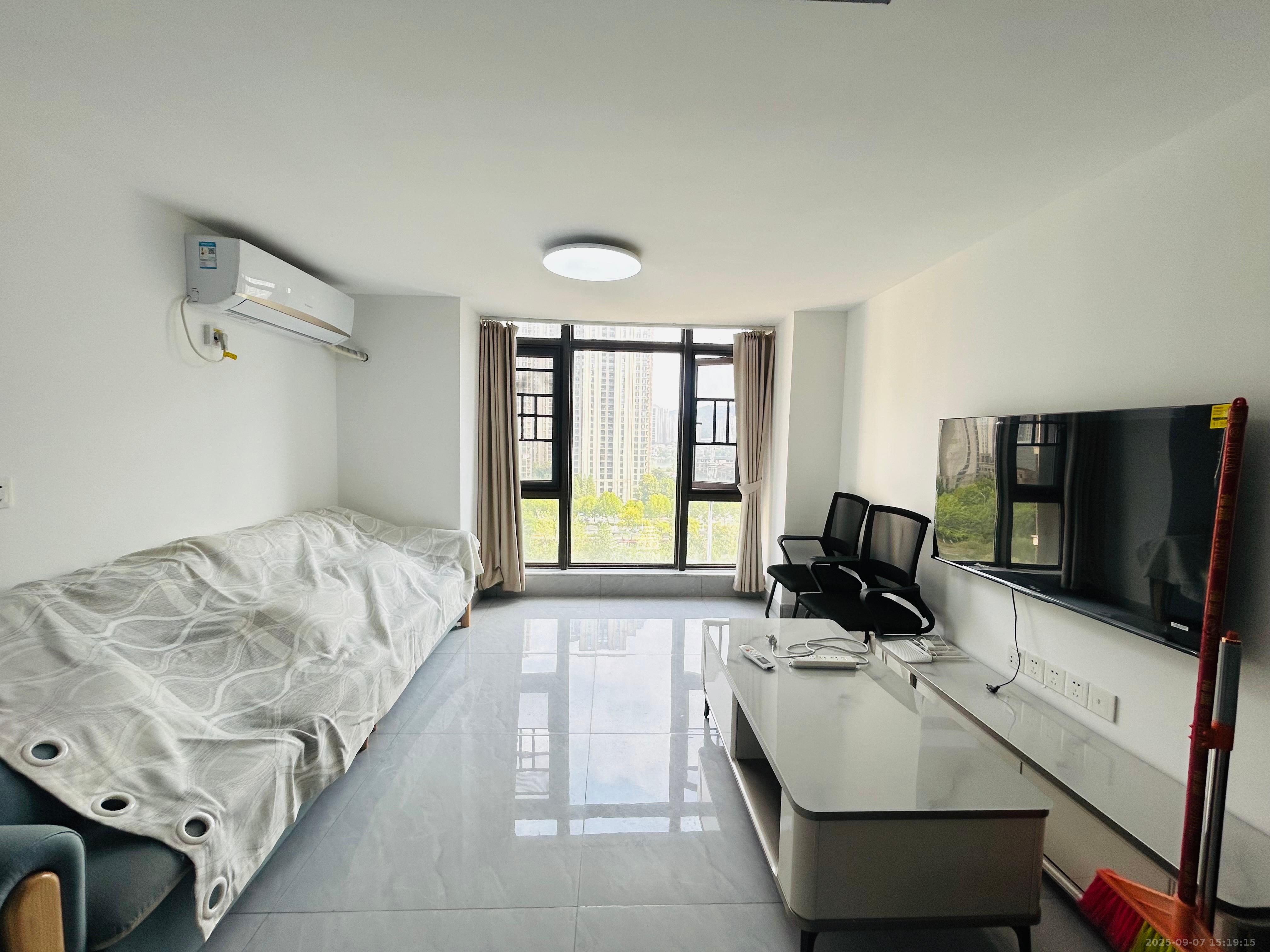 华润琨瑜府  2室1厅1卫    2200.0元/月室内图