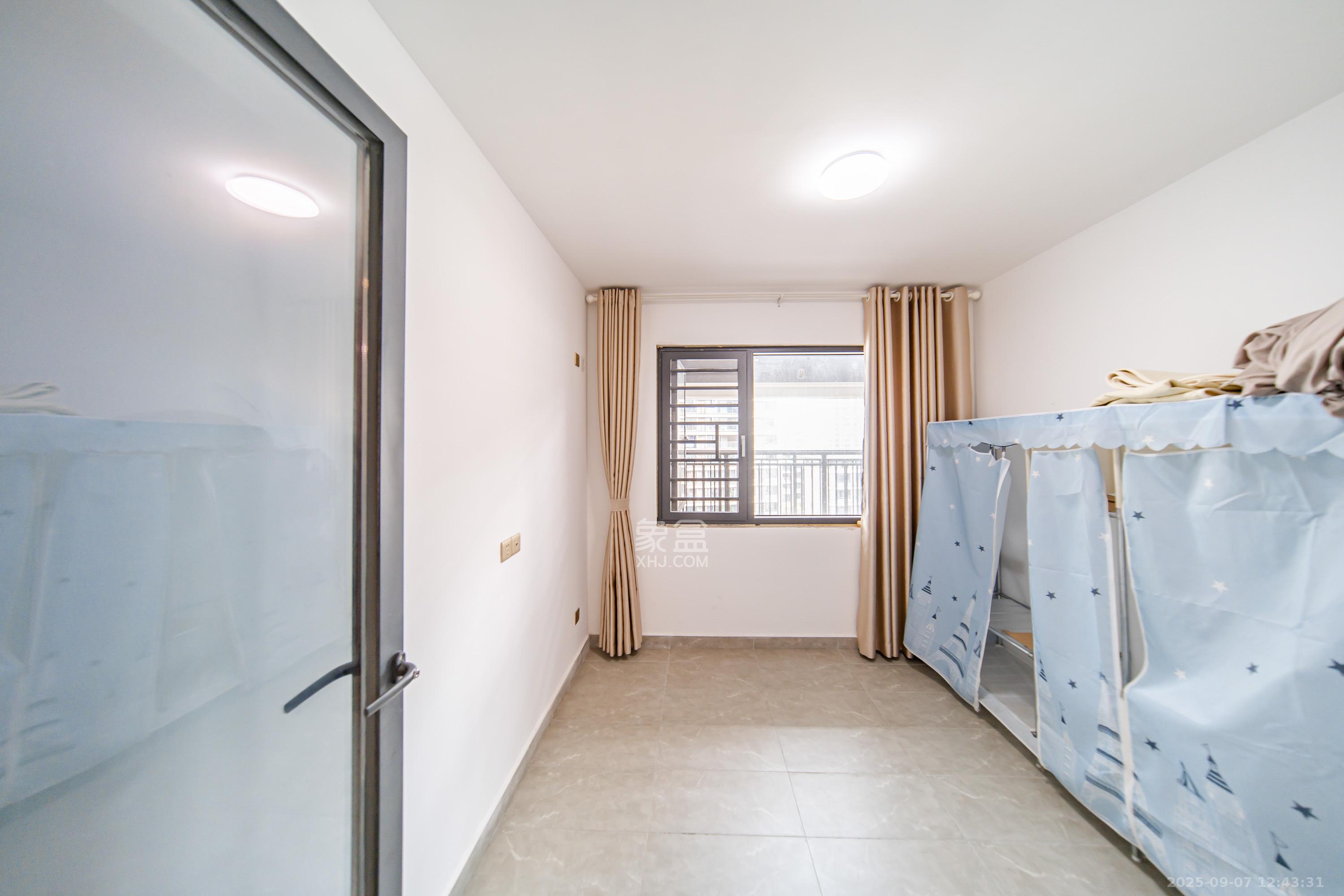 中海阅麓山一期  3室2厅2卫    2800.0元/月室内图