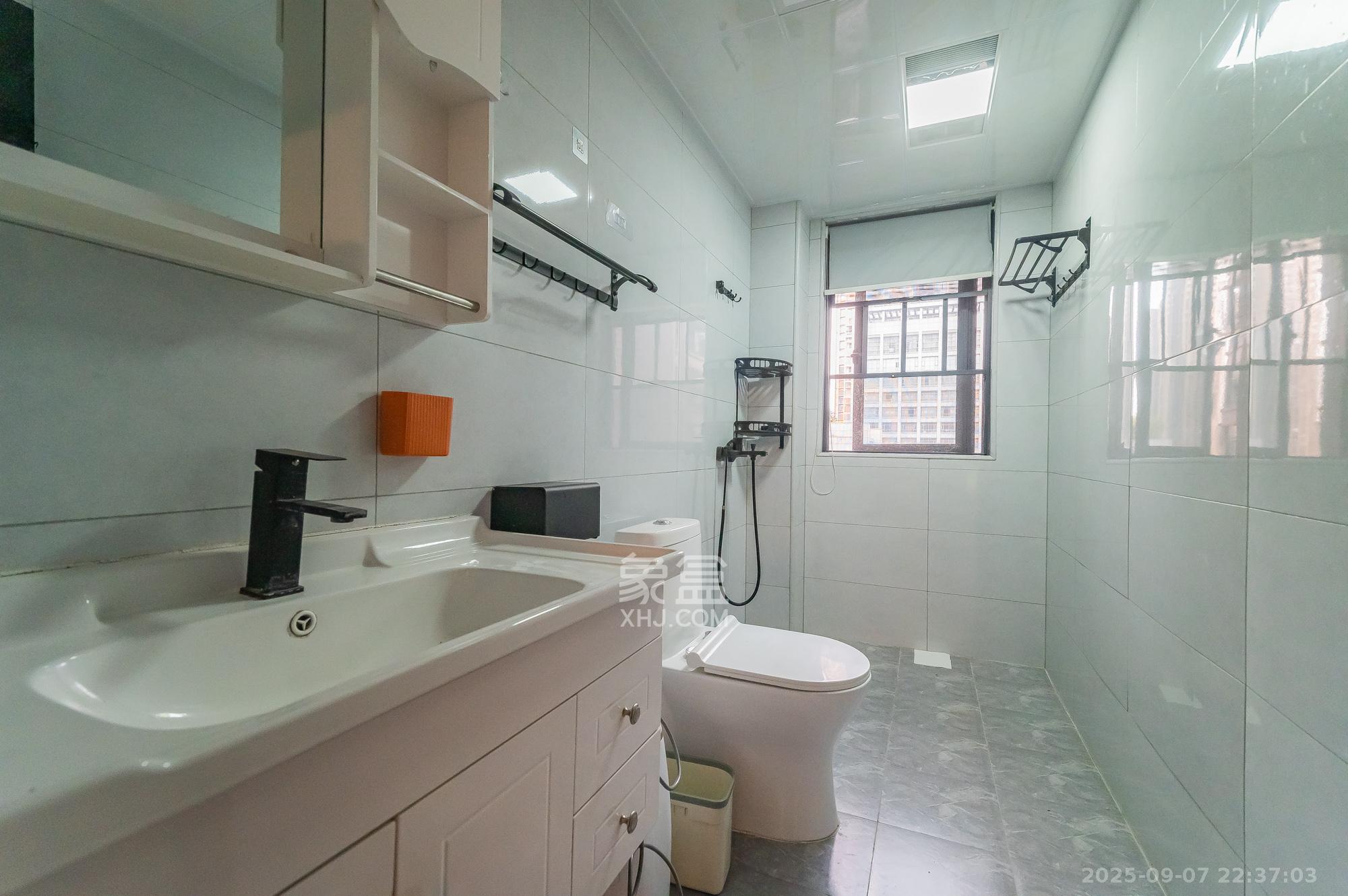 恒基凯旋门三期  3室2厅2卫    89.8万卫生间