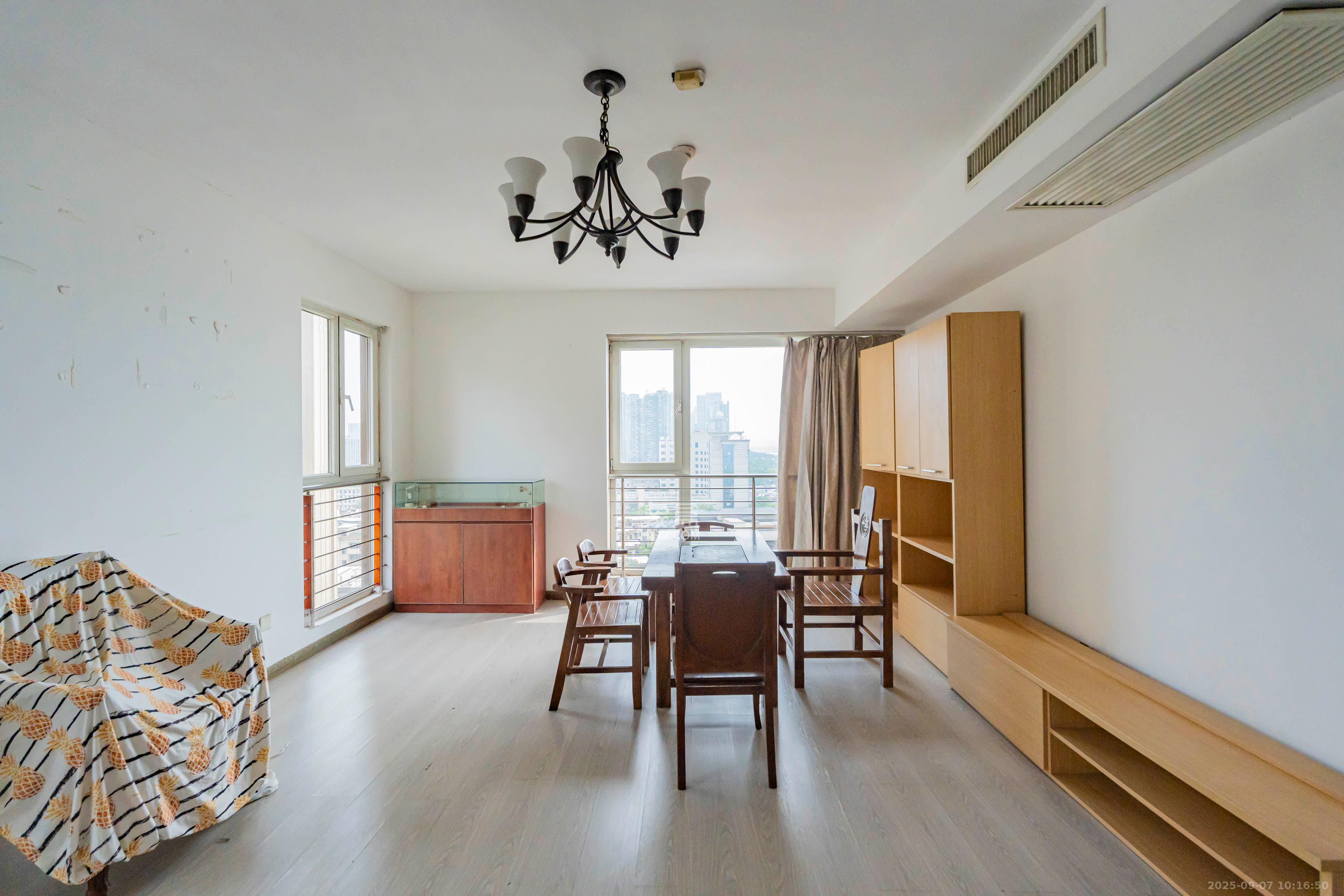 金色屋顶  3室2厅1卫    3500.0元/月 金色屋顶  3室2厅1卫    3500.0元/月室内图