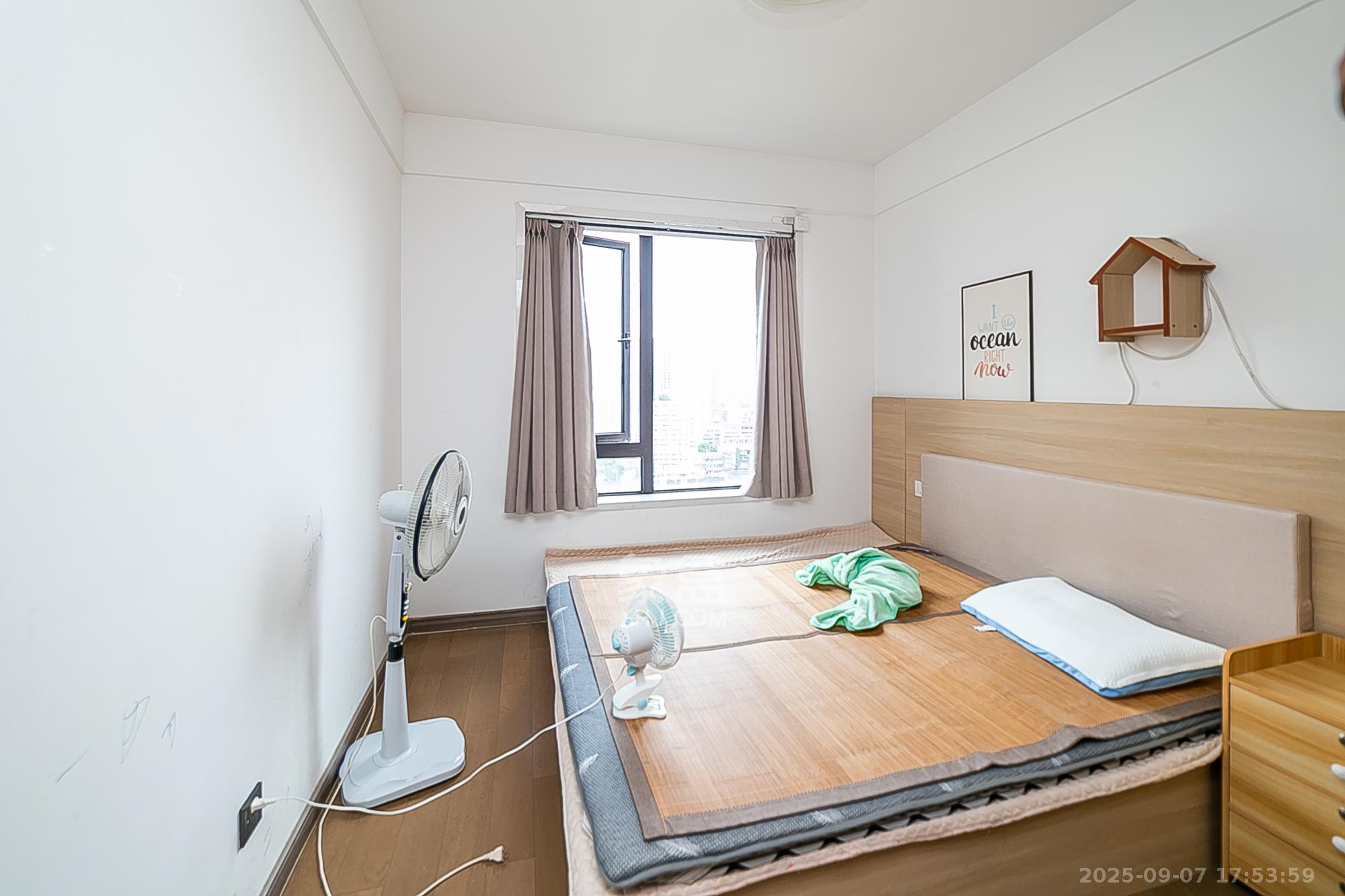 卓越江岸  4室2厅2卫    188.0万 卓越江岸  4室2厅2卫    188.0万卧室