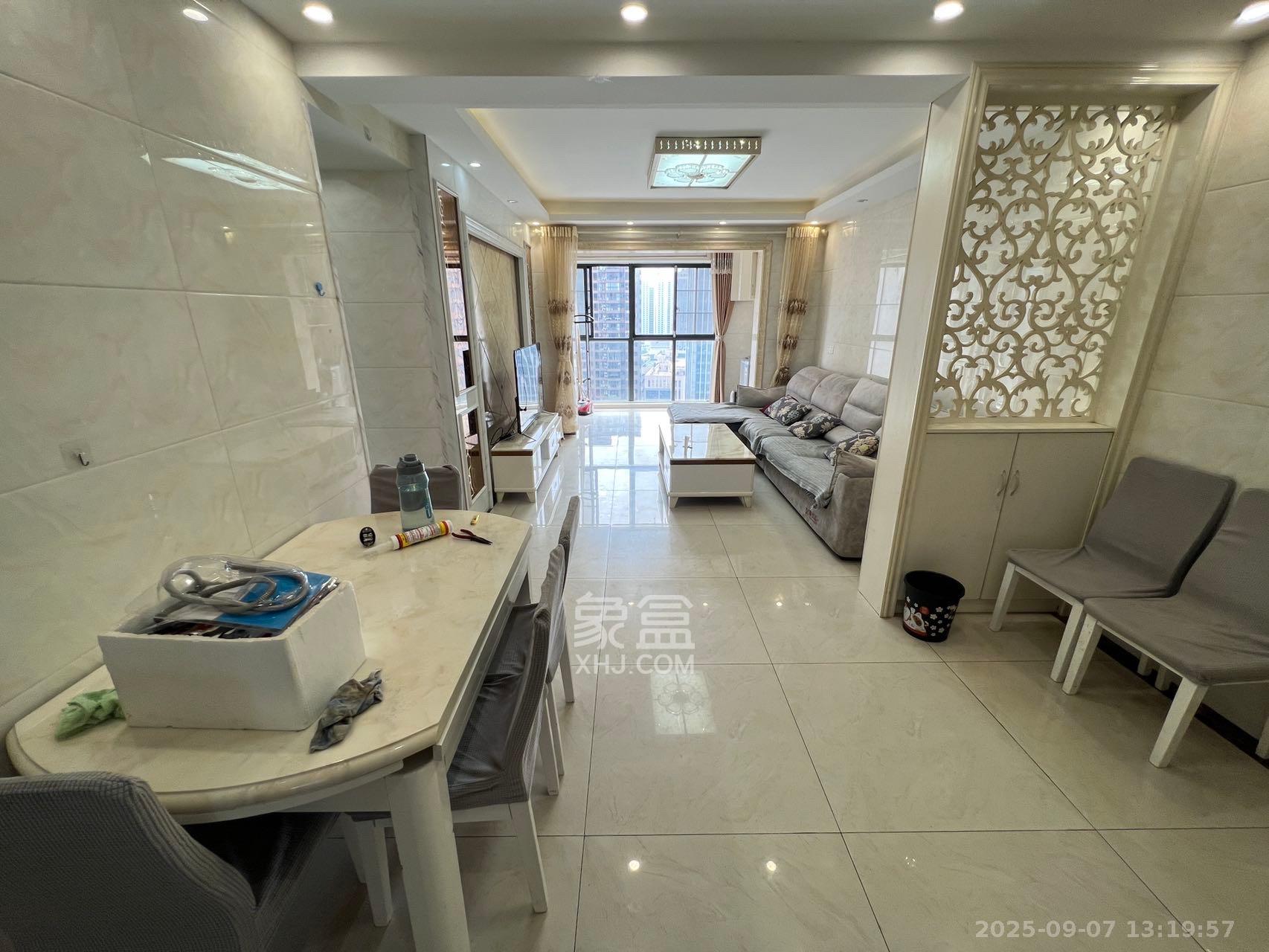 富春山 3室2厅2卫 2500.0元/月 富春山 3室2厅2卫 2500.0元/月室内图