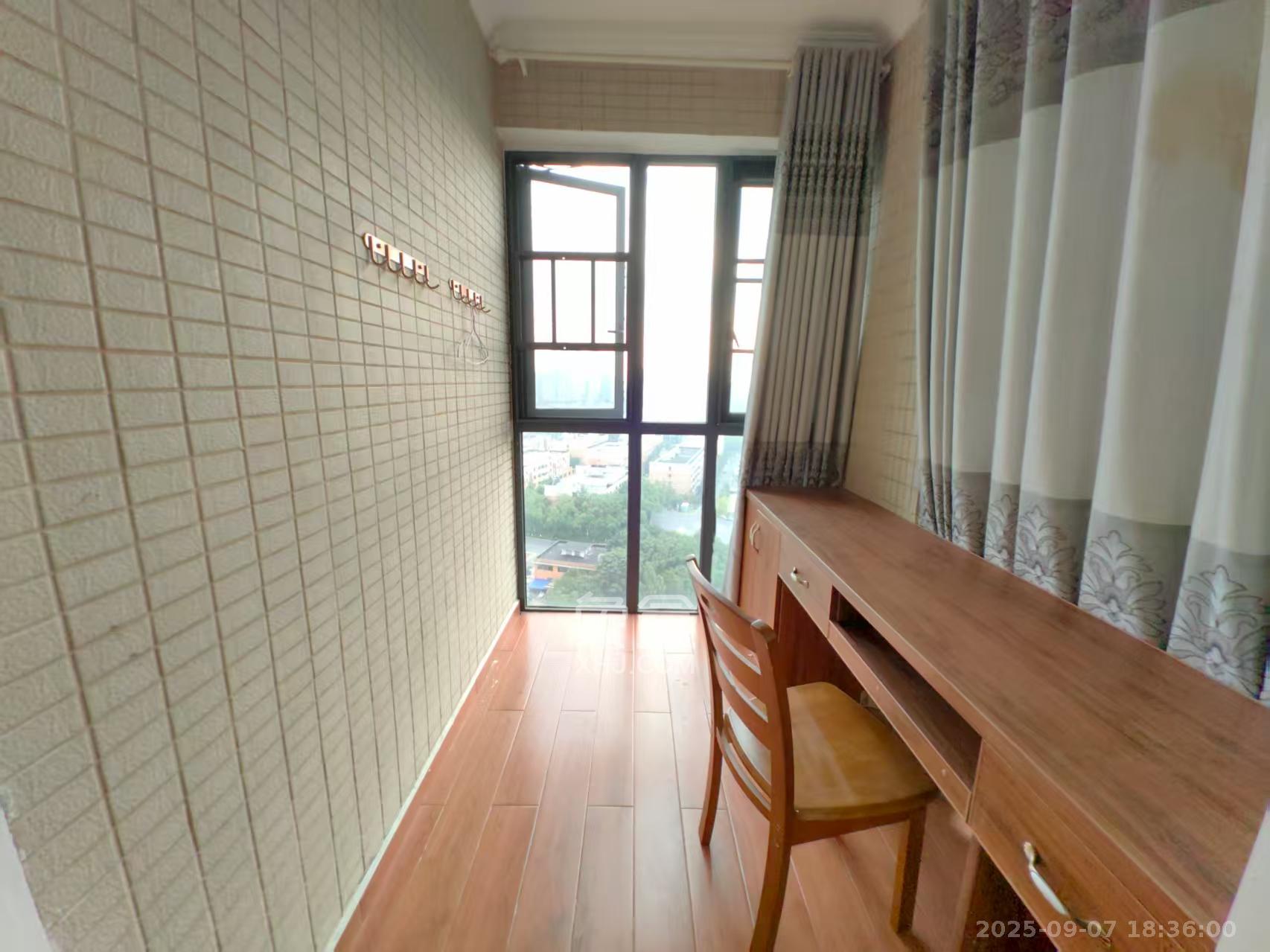 天元涉外景园C区 4室2厅2卫 3200.0元/月 天元涉外景园C区 4室2厅2卫 3200.0元/月室内图