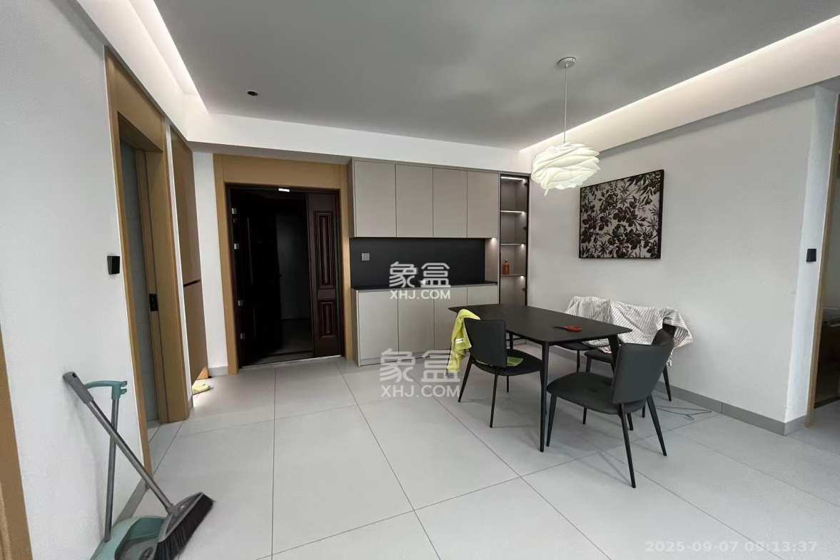 长房时代公馆  3室2厅2卫    2500.0元/月 长房时代公馆  3室2厅2卫    2500.0元/月室内图