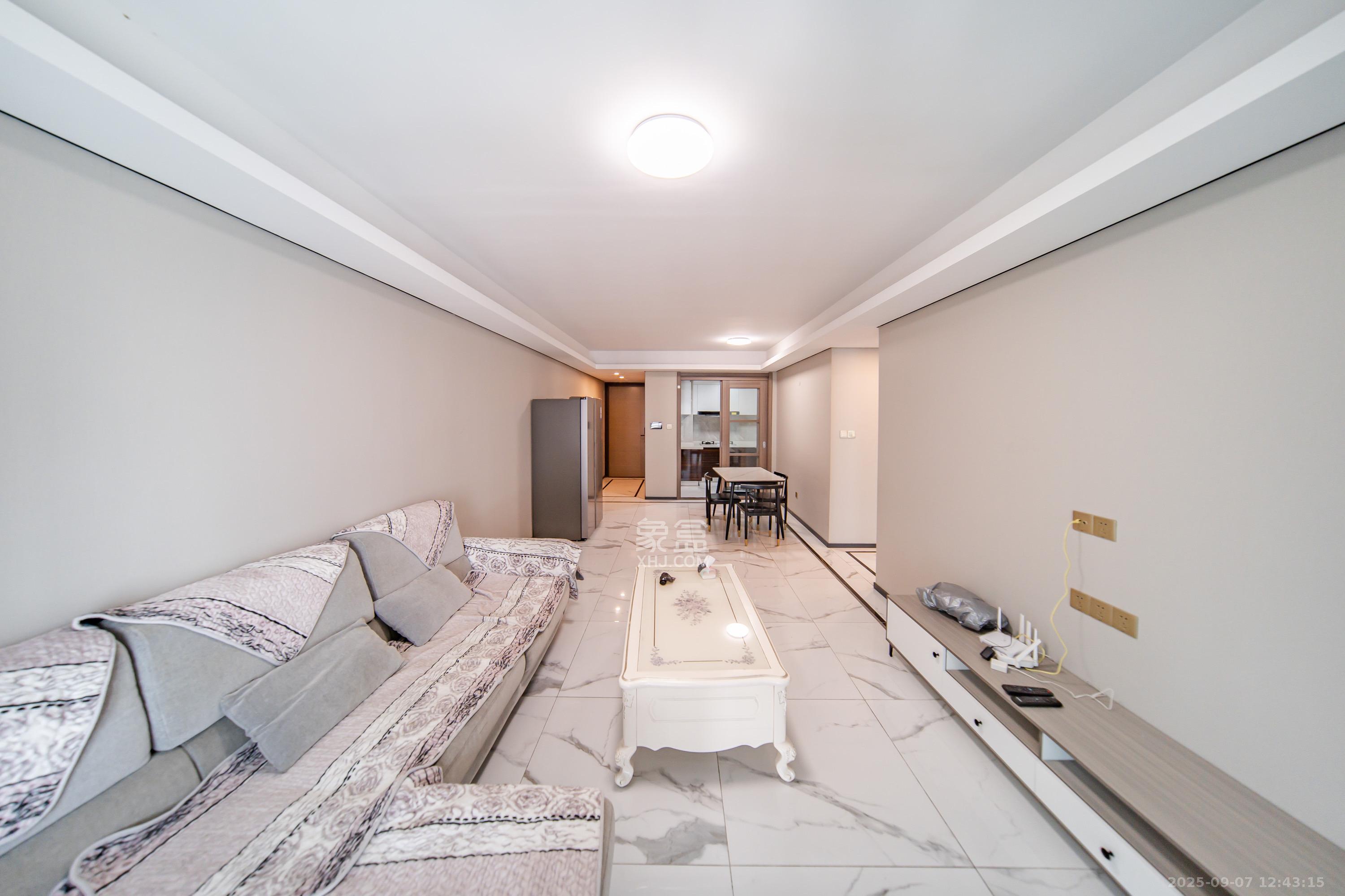 中海阅麓山一期  3室2厅2卫    2800.0元/月室内图