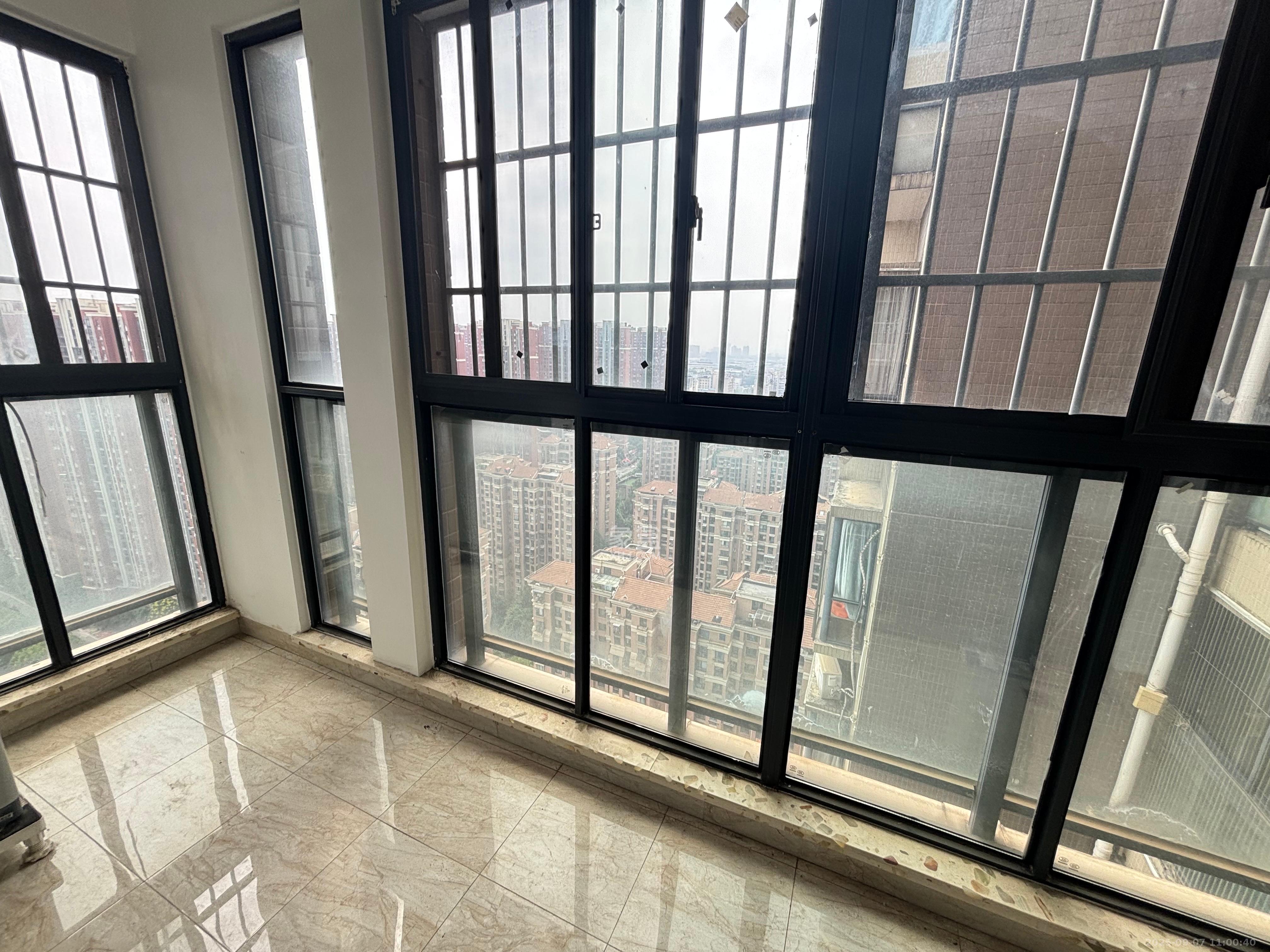 蓝山郡  1室2厅1卫    2200.0元/月室内图