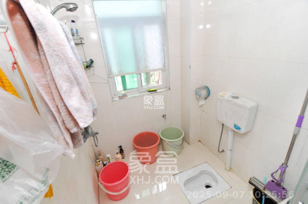 麓谷加州阳光  3室2厅2卫    2600.0元/月室内图