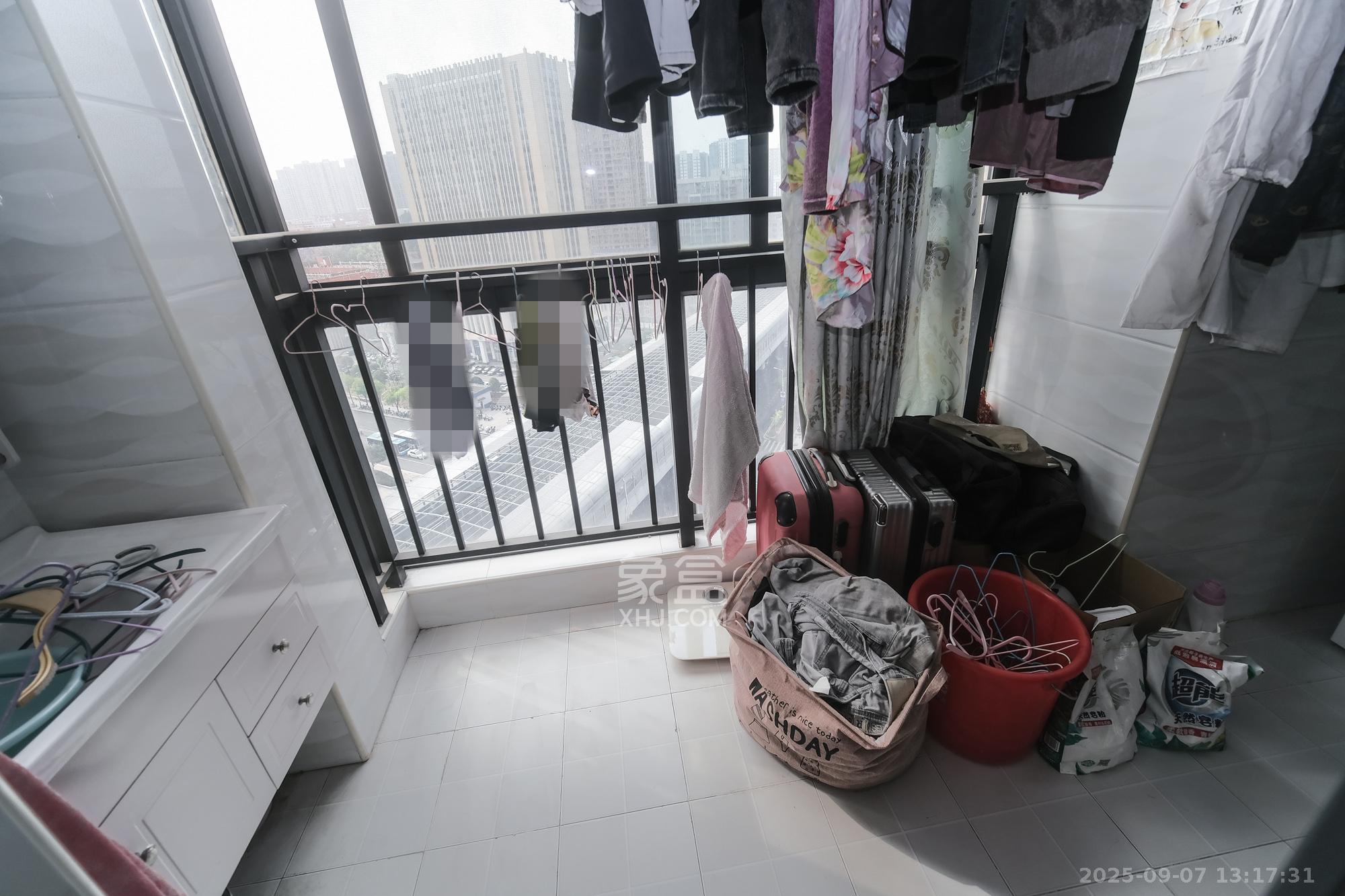 山水湾  3室2厅1卫    66.8万 山水湾  3室2厅1卫    66.8万阳台