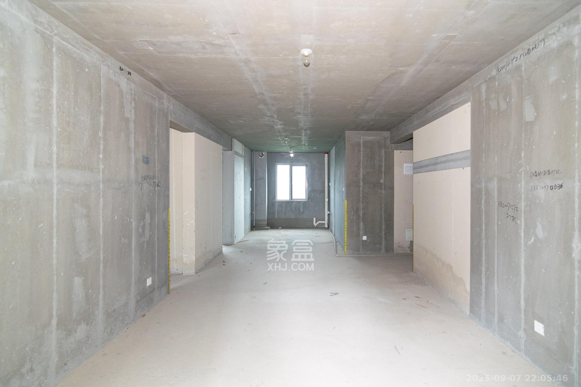 澳海云天赋  4室2厅2卫    62.0万 澳海云天赋  4室2厅2卫    62.0万客厅