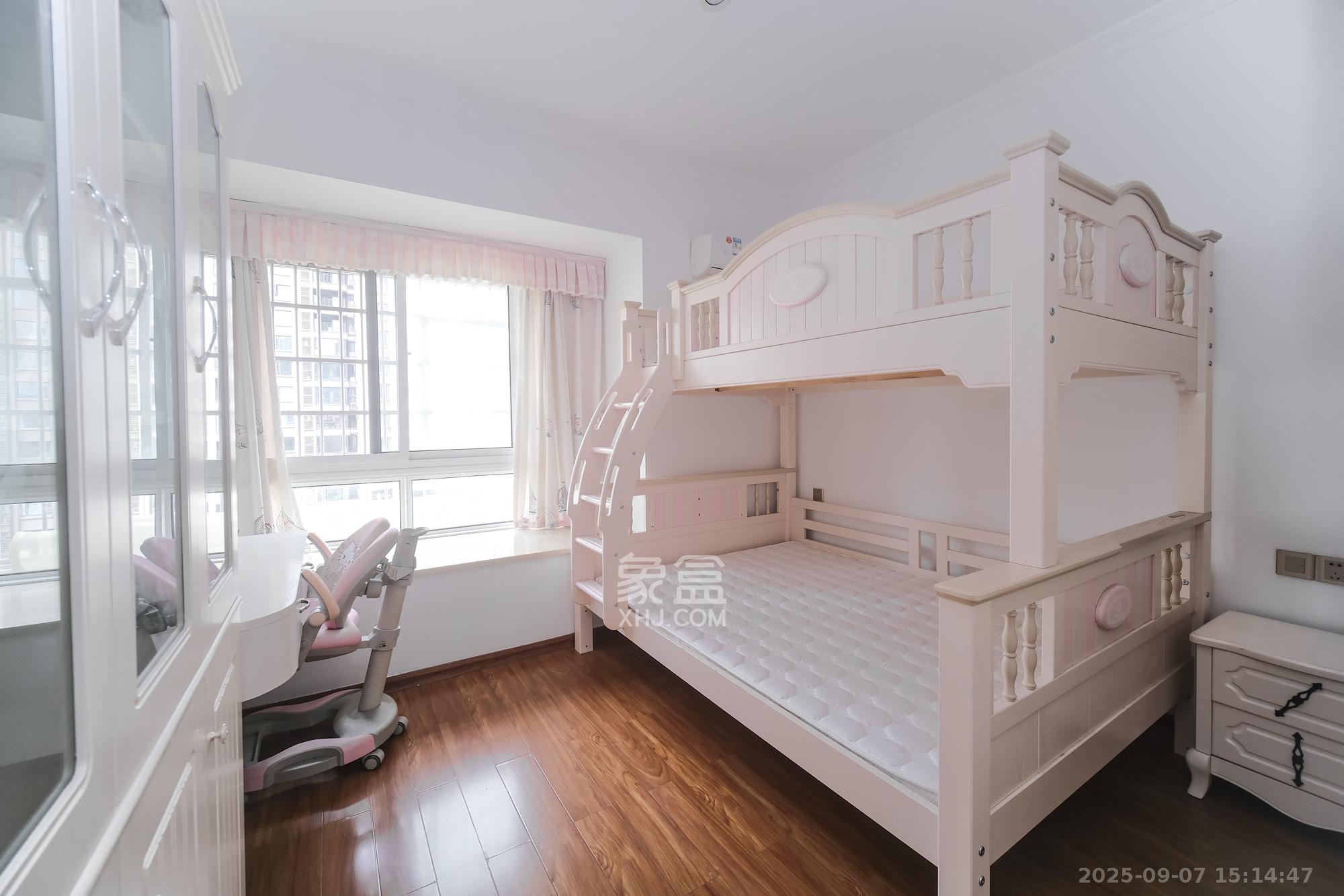 山水湾 4室2厅2卫 86.0万 山水湾 4室2厅2卫 86.0万卧室