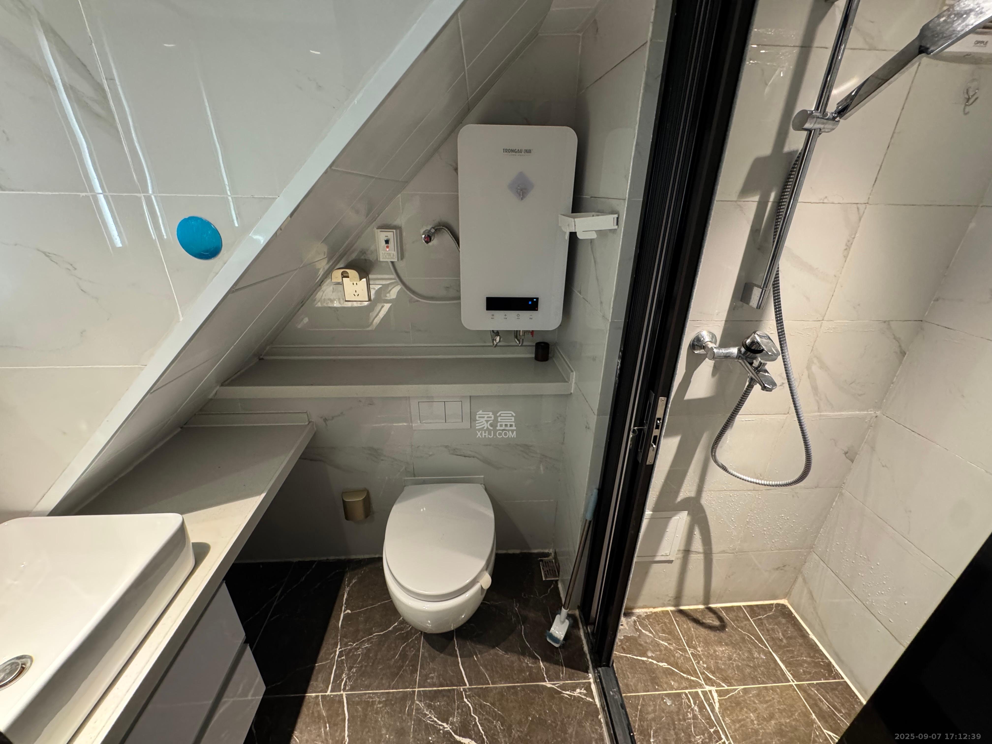 正荣梅溪紫阙台  2室2厅1卫    2300.0元/月室内图