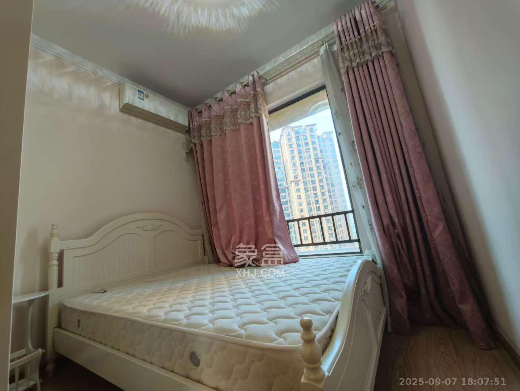 珠江郦城薰衣道  3室2厅1卫    2800.0元/月 珠江郦城薰衣道  3室2厅1卫    2800.0元/月室内图