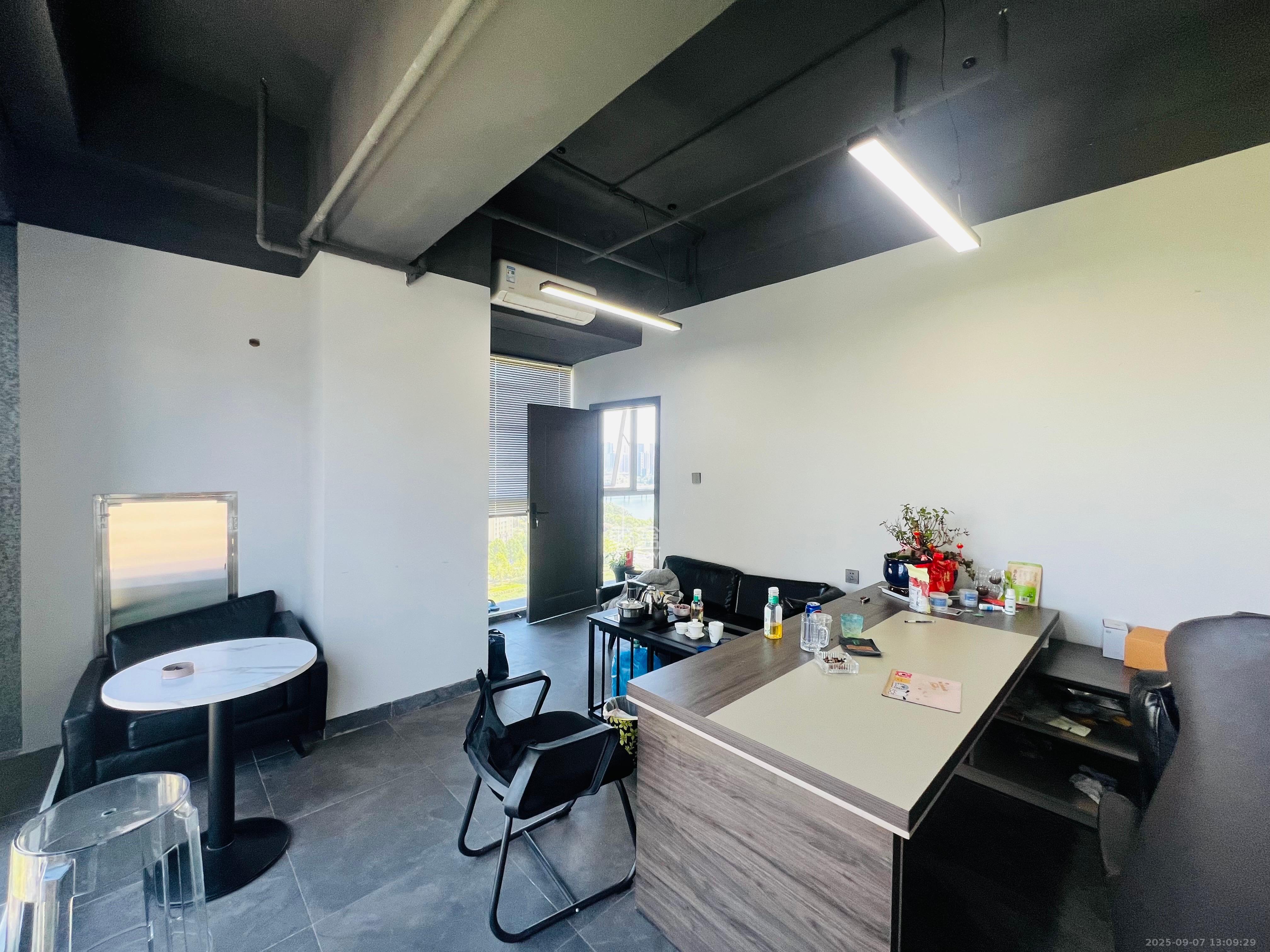 奥克斯滨仕花园(奥克斯洋湖广场/奥克斯中心) 1室1厅1卫 3300.0元/月 奥克斯滨仕花园(奥克斯洋湖广场/奥克斯中心) 1室1厅1卫 3300.0元/月室内图