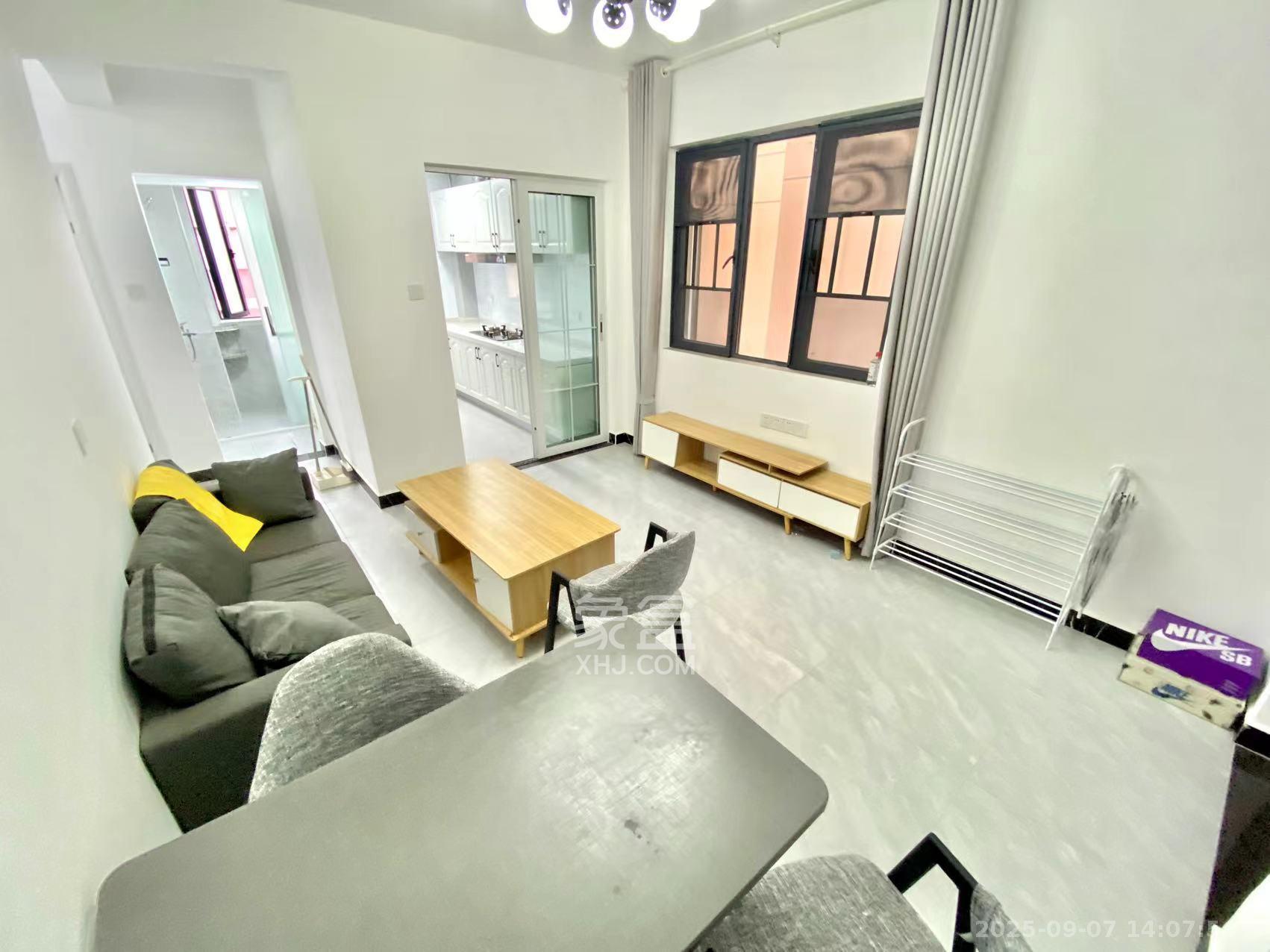 韭菜园嘉苑  2室2厅1卫    3200.0元/月室内图