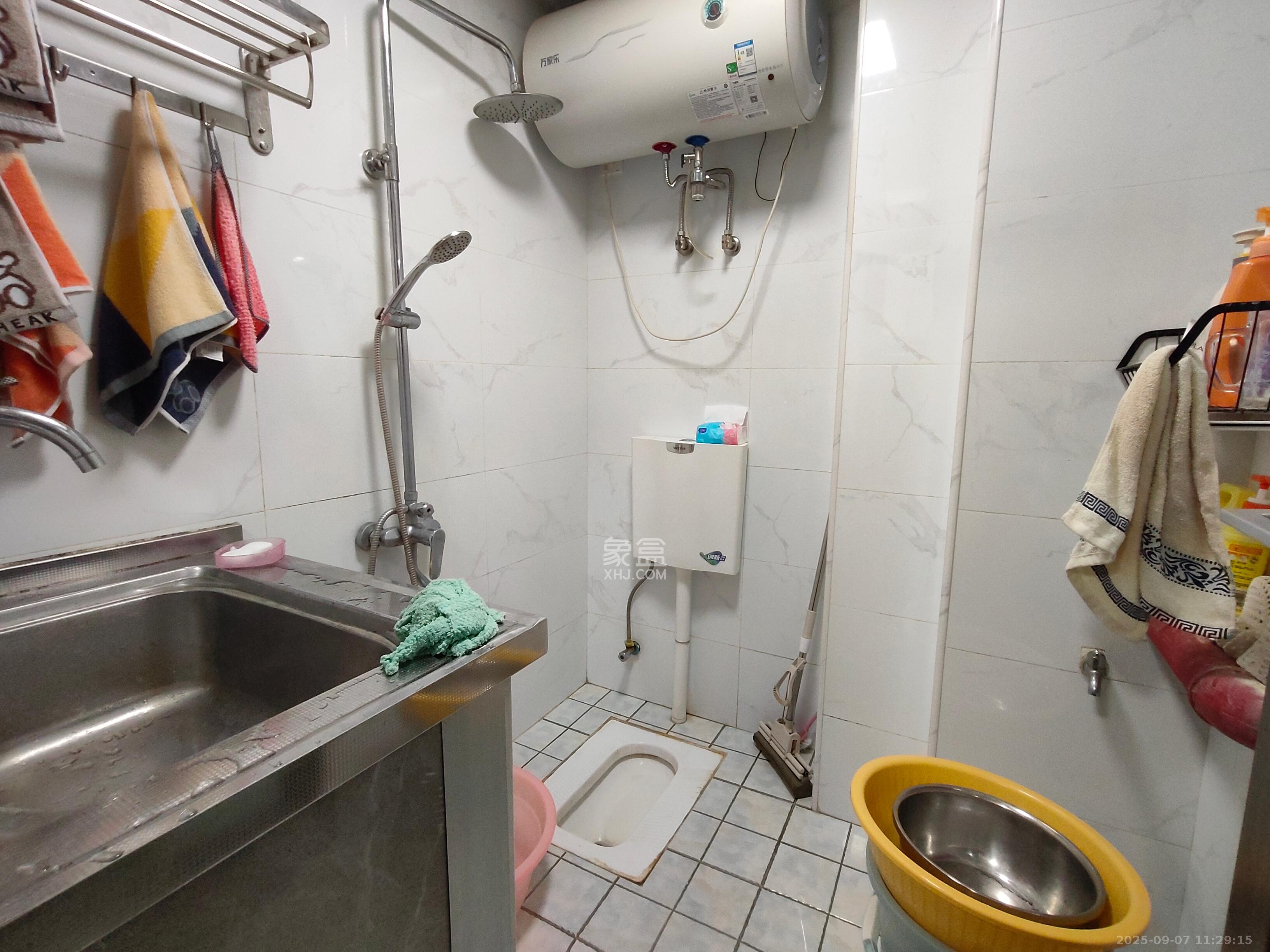 裕天国际商汇中心  1室0厅0卫    1200.0元/月 裕天国际商汇中心  1室0厅0卫    1200.0元/月室内图