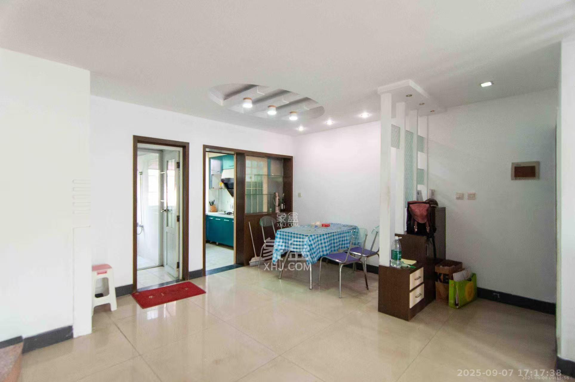 恩瑞麓山名园（龙王港小区）  3室2厅2卫    2500.0元/月室内图