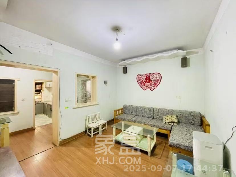 红旗区一片  3室1厅1卫    2400.0元/月 红旗区一片  3室1厅1卫    2400.0元/月室内图