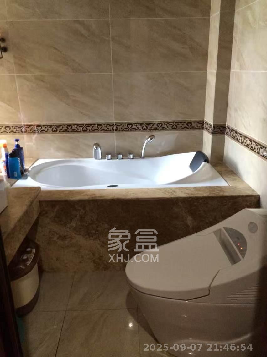 金色山庄  4室2厅2卫    4500.0元/月室内图