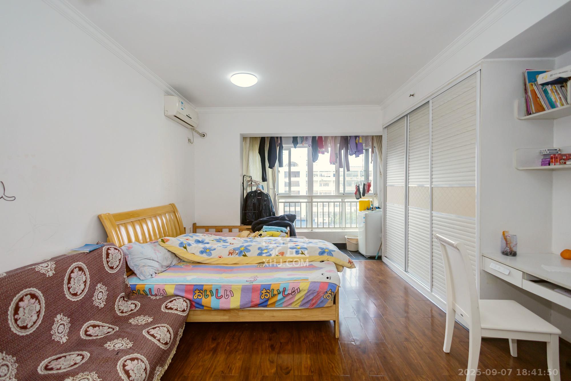 时代星城 1室1厅1卫 16.8万 时代星城 1室1厅1卫 16.8万客厅