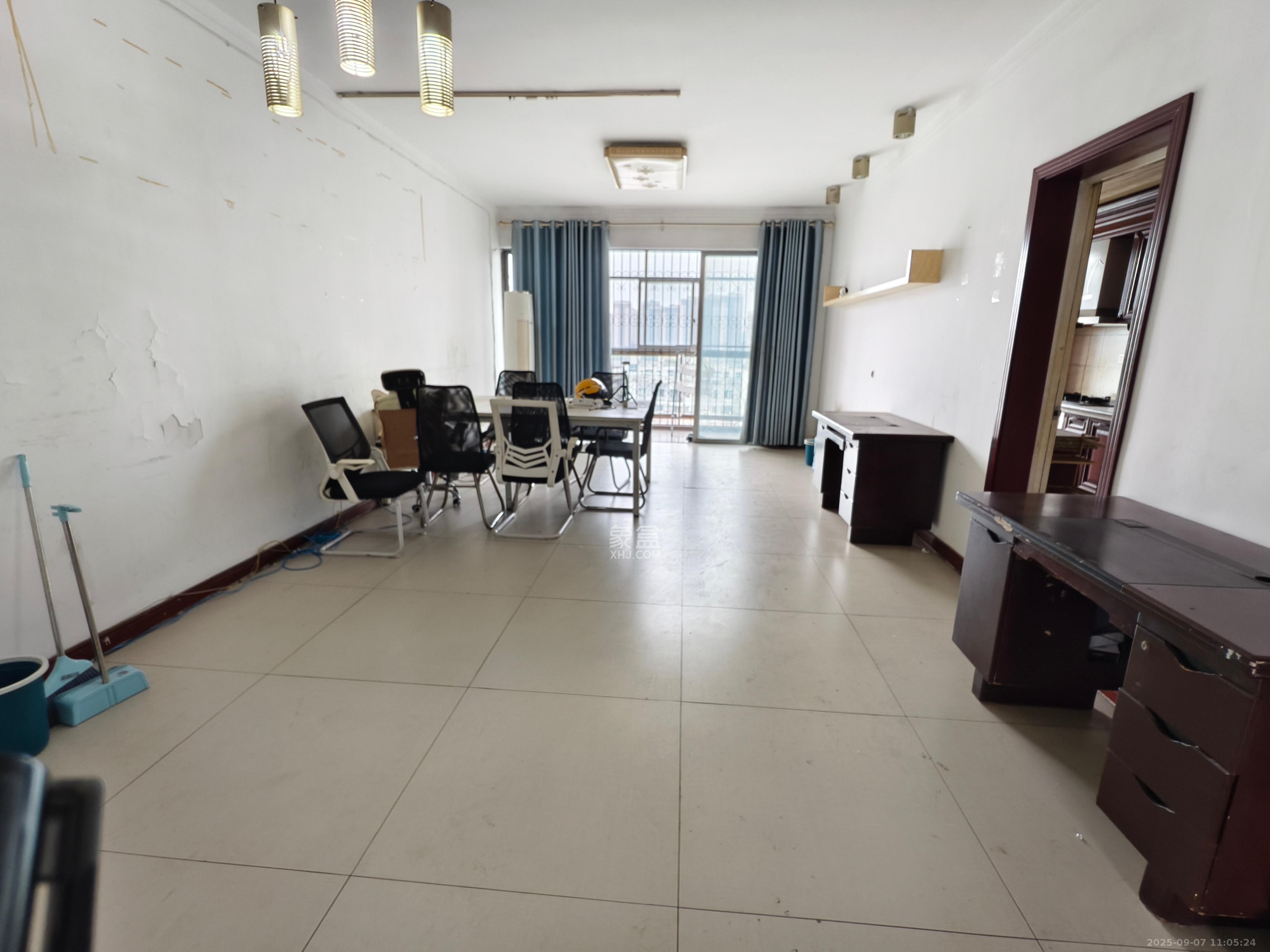 阳光100二期  3室2厅2卫    2500.0元/月 阳光100二期  3室2厅2卫    2500.0元/月室内图