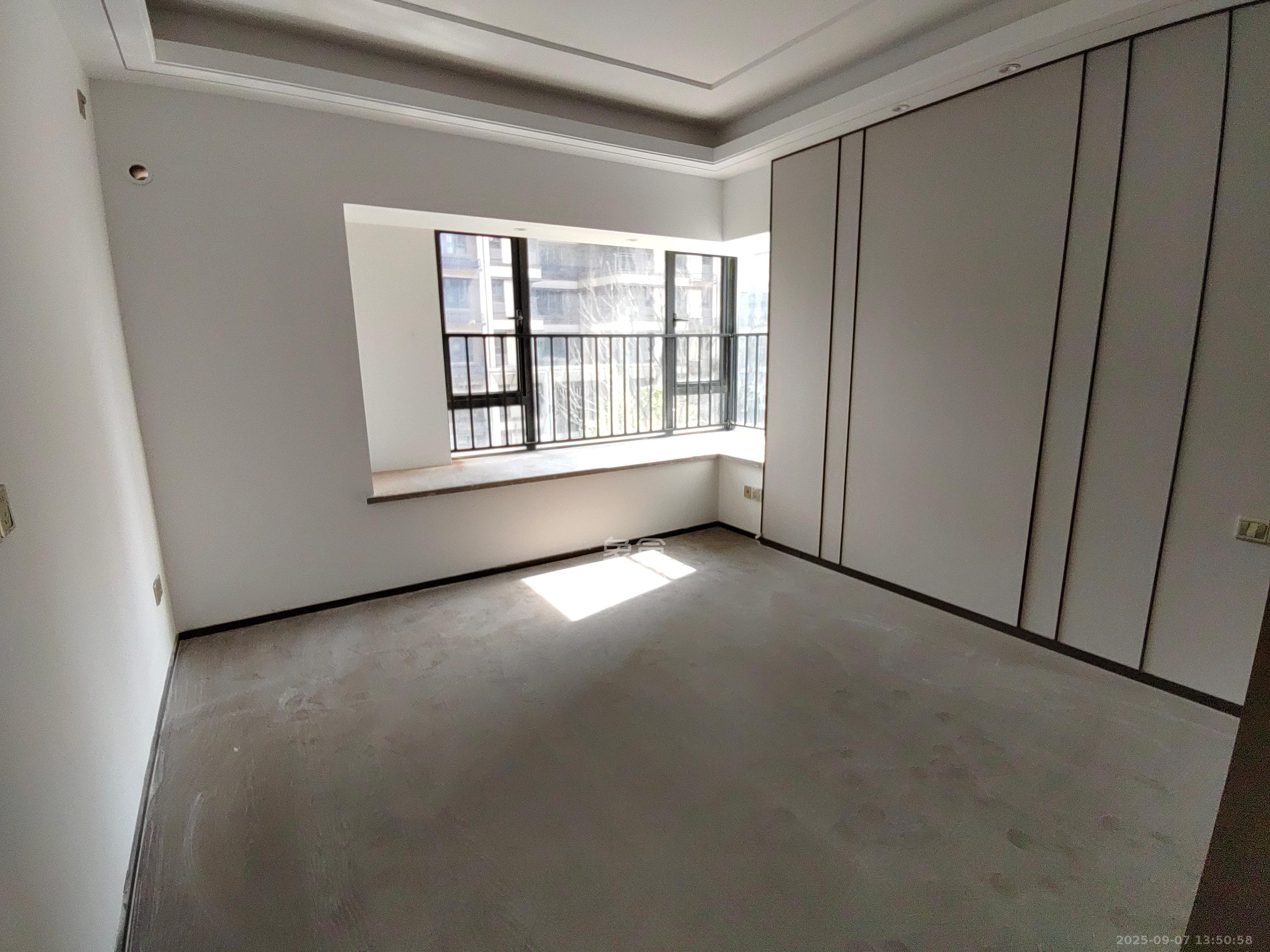 荣盛城  3室2厅2卫    2600.0元/月室内图