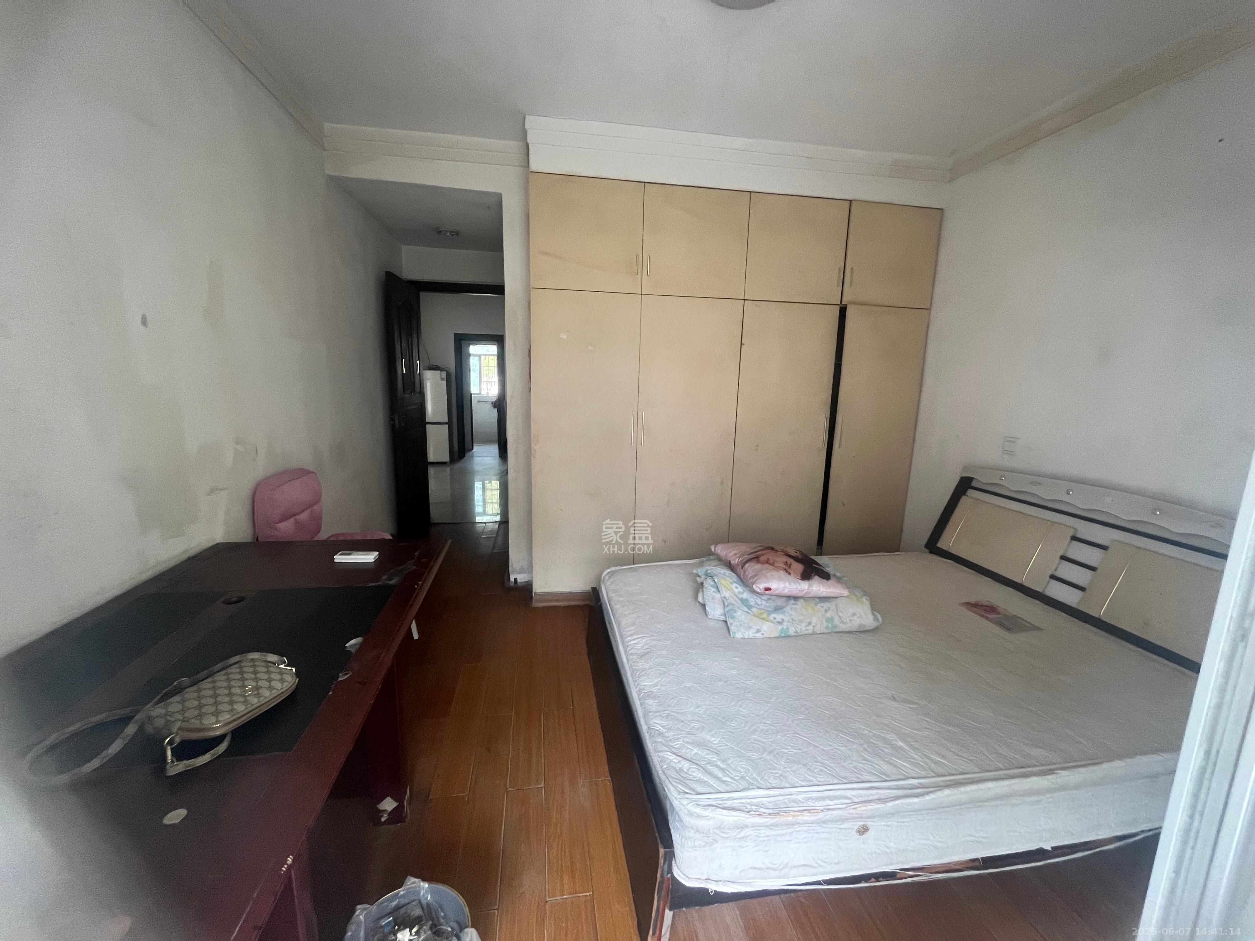 新星小区  1室2厅1卫    1800.0元/月室内图