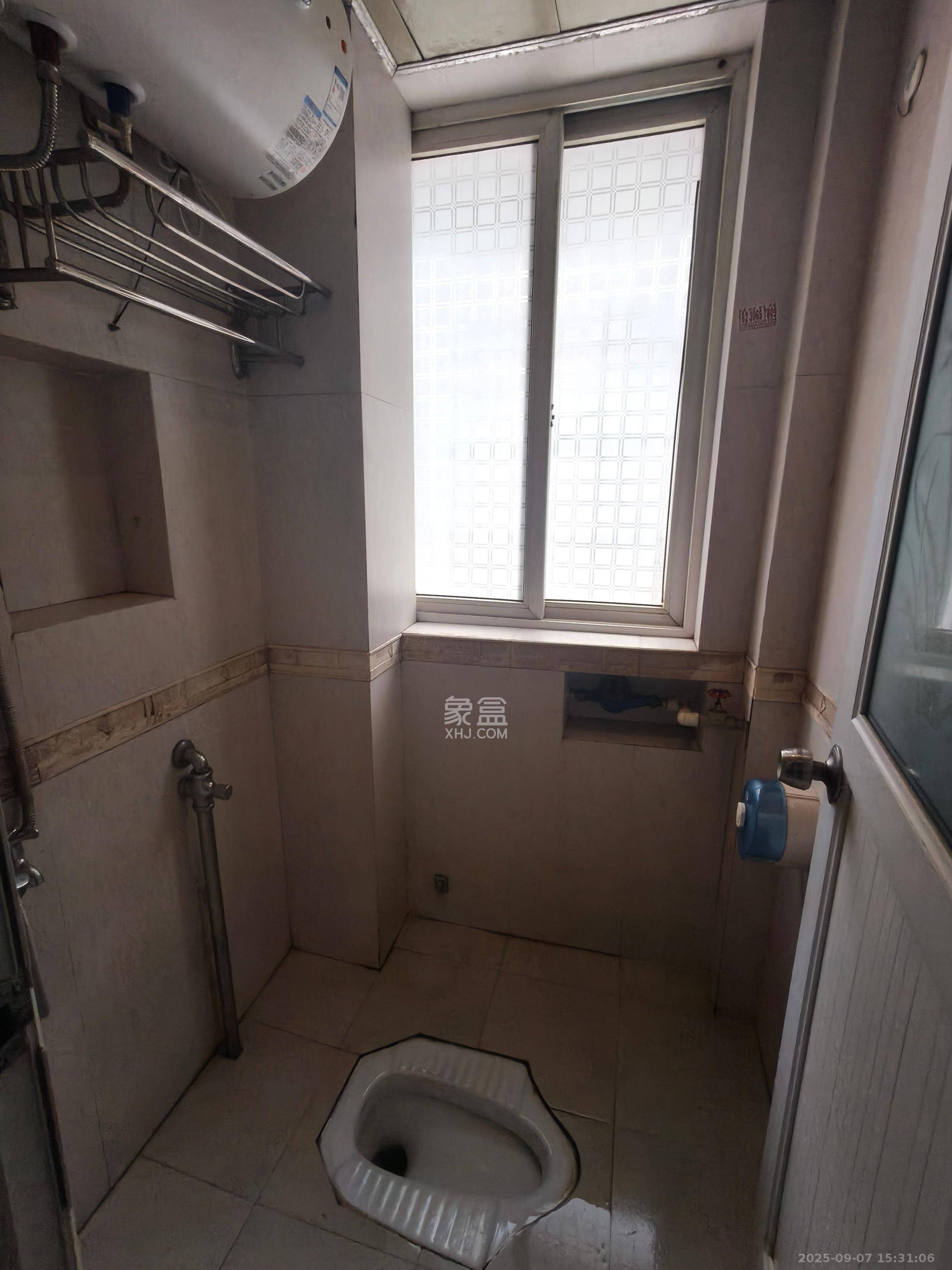 高桥粮油市场（高桥一号小区）  3室1厅1卫    2000.0元/月室内图